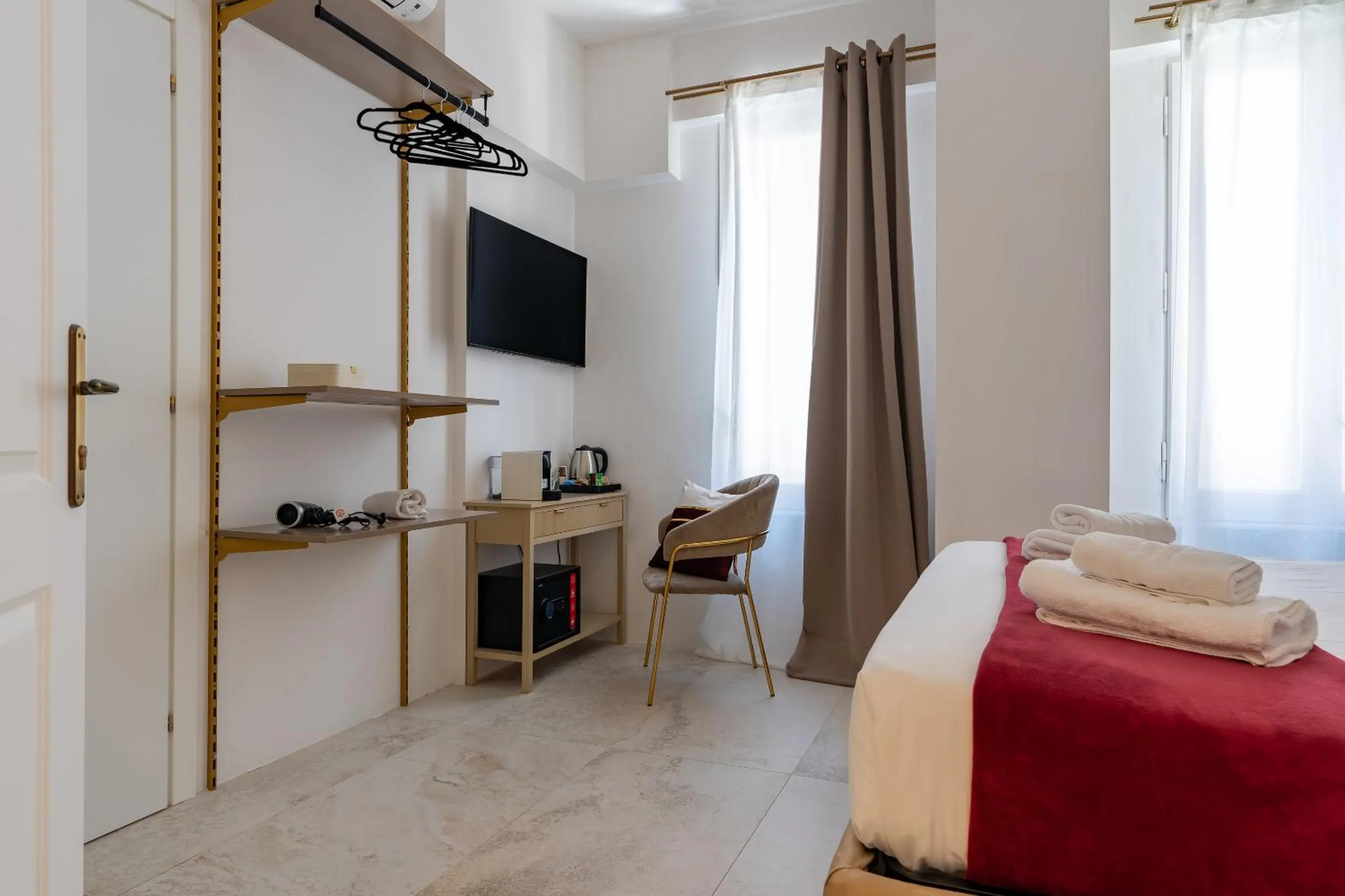 Bed in Decimo Meridio- At Spanish Steps-