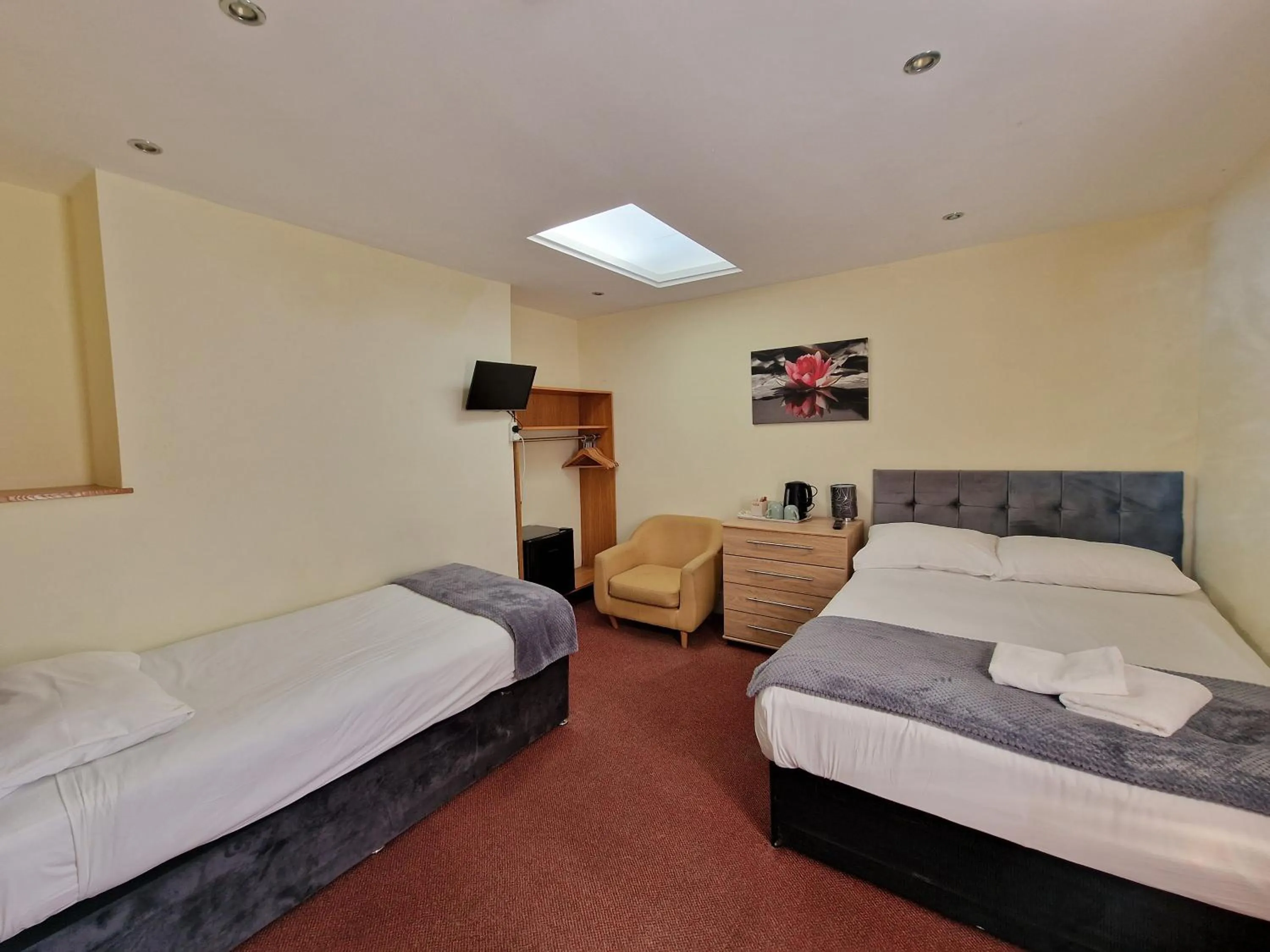 Photo of the whole room, Bed in Hotel 65