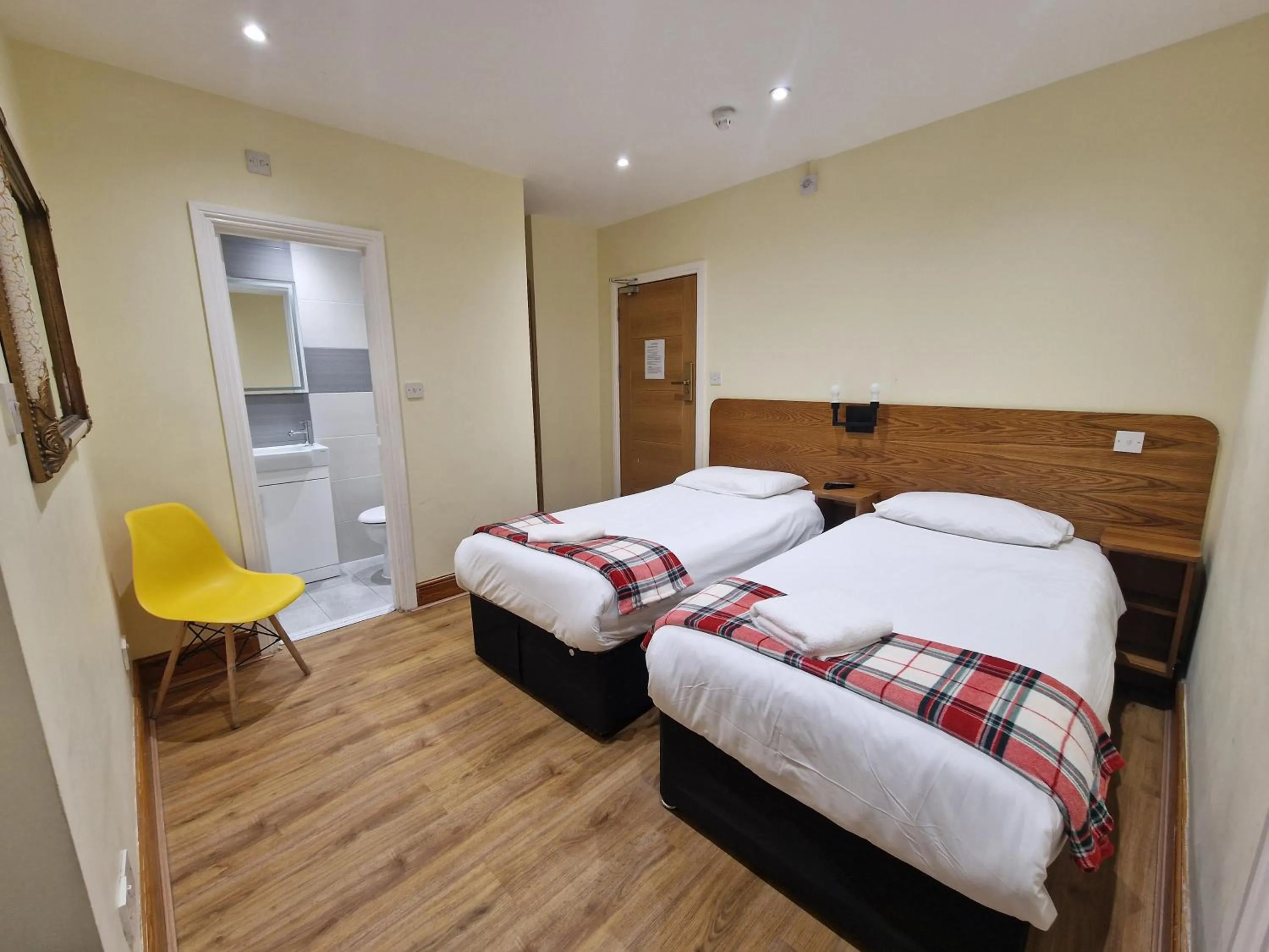 Photo of the whole room, Bed in Hotel 65