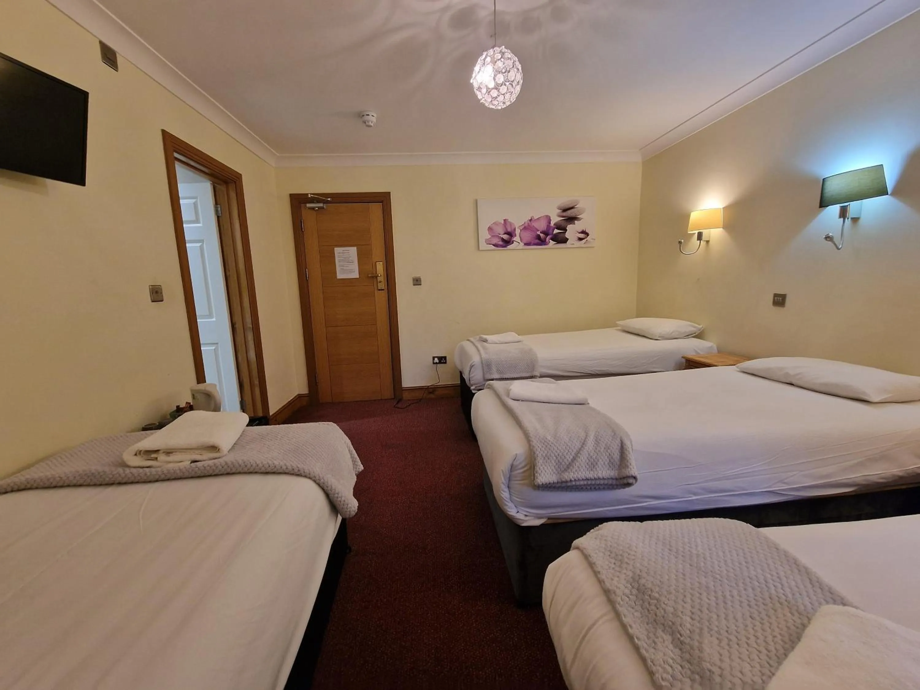 Photo of the whole room, Bed in Hotel 65