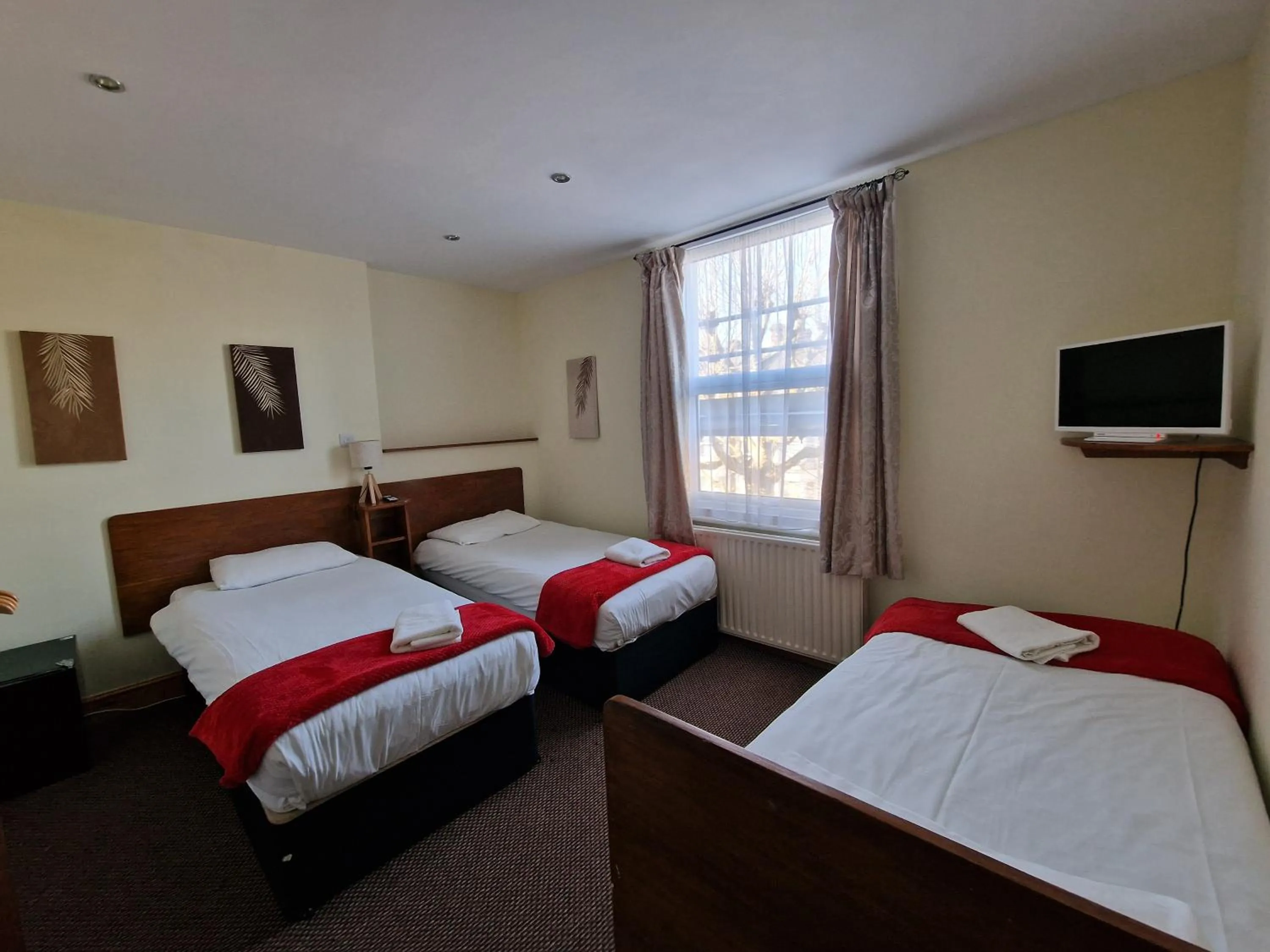 Photo of the whole room, Bed in Hotel 65