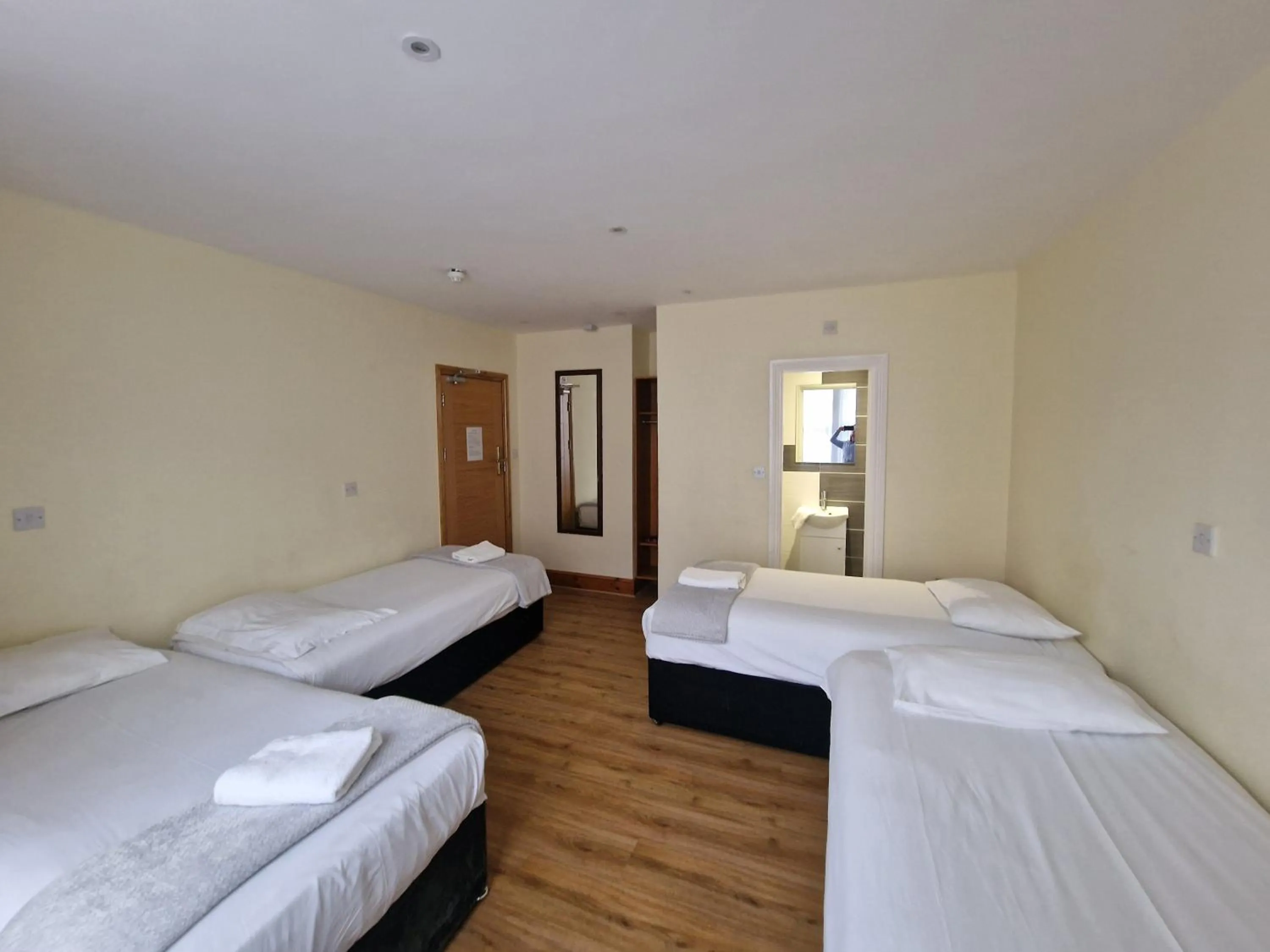 Photo of the whole room, Bed in Hotel 65