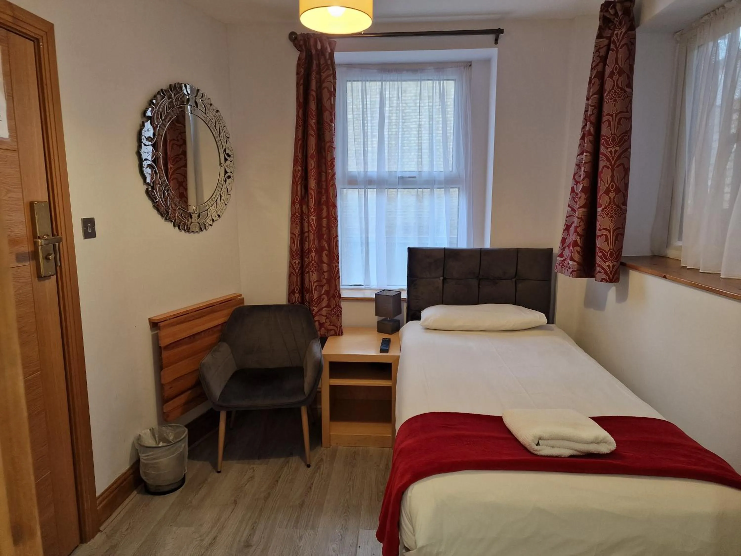 Photo of the whole room, Bed in Hotel 65