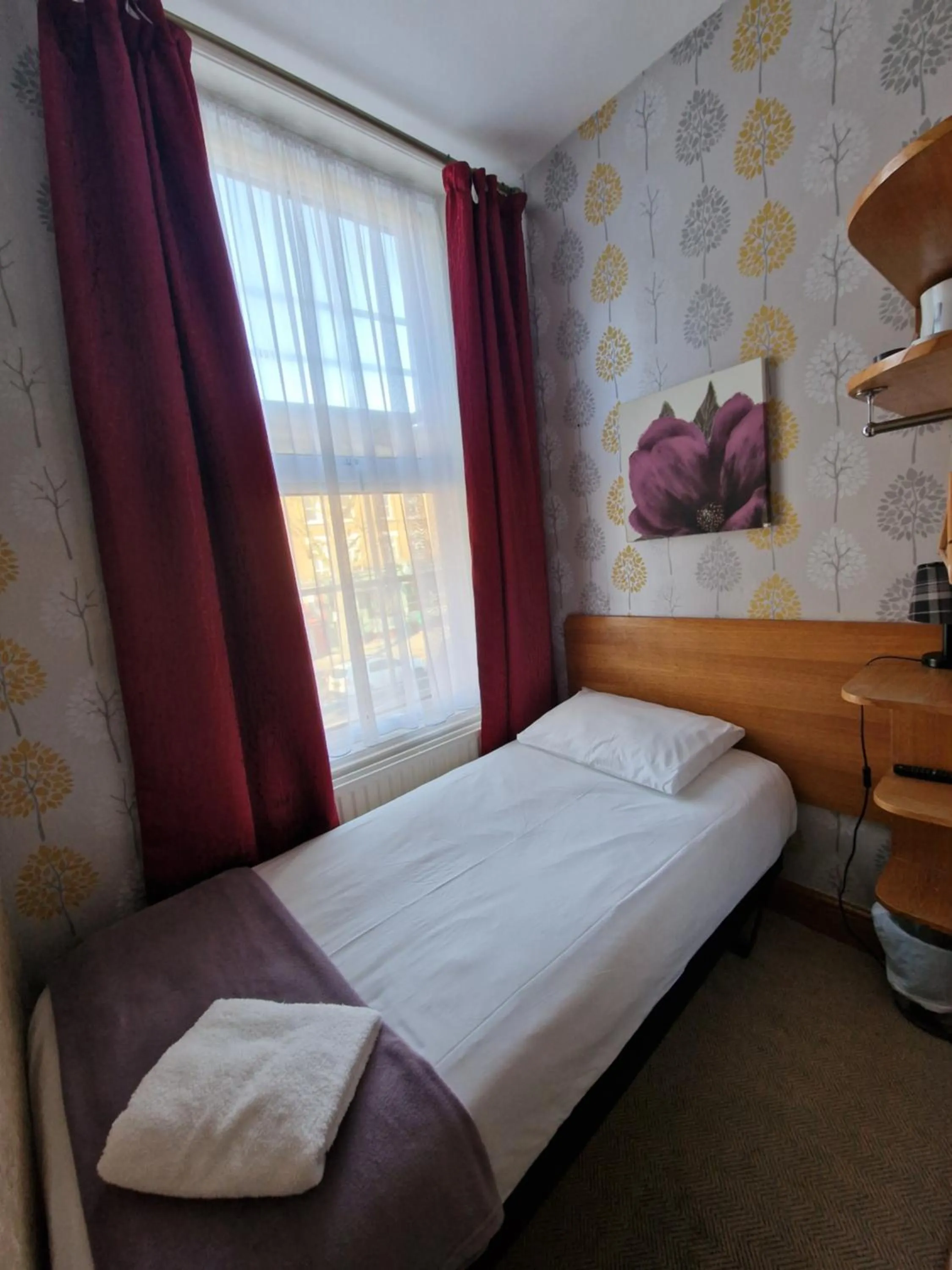 Photo of the whole room, Bed in Hotel 65