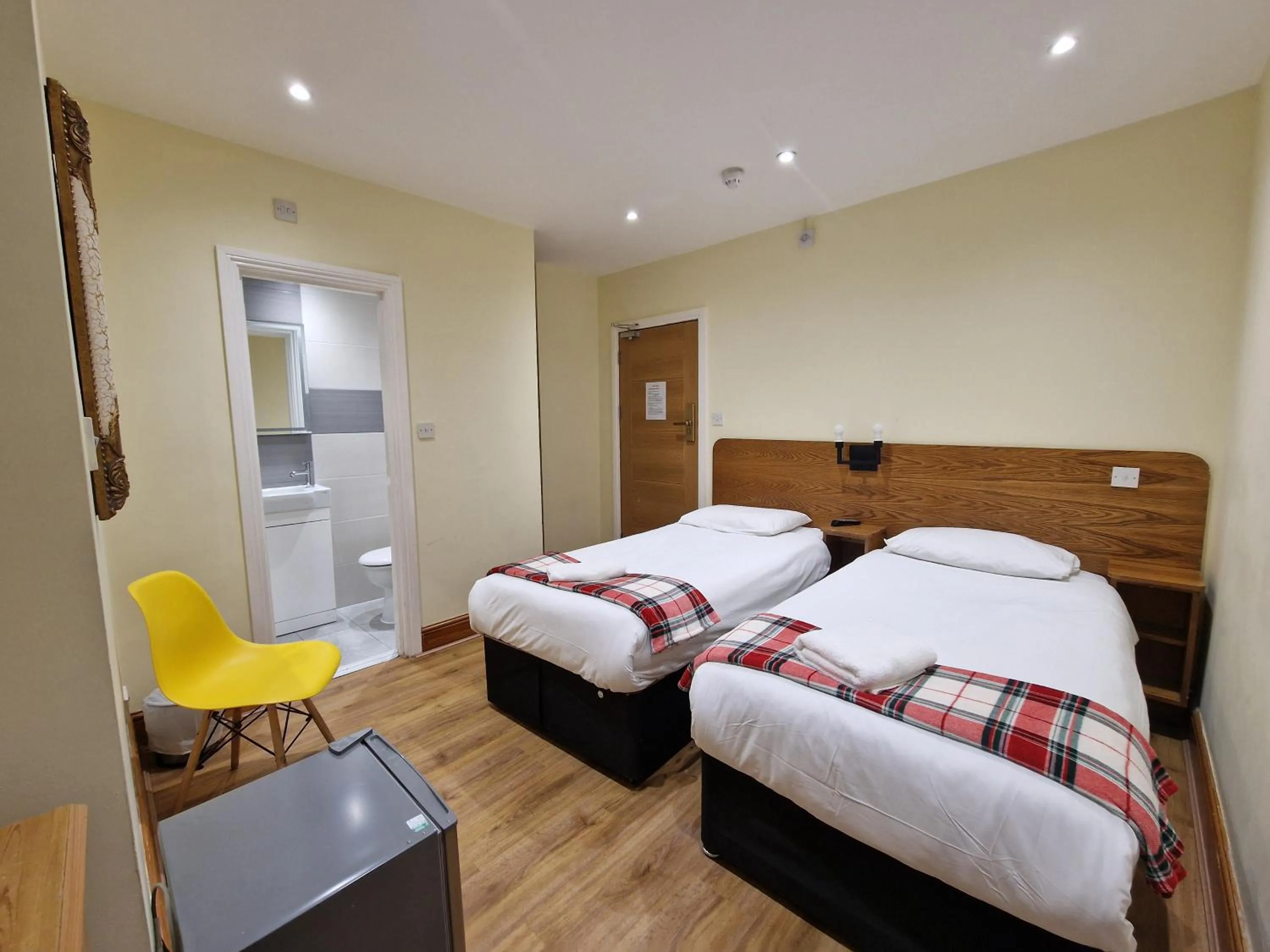 Photo of the whole room, Bed in Hotel 65