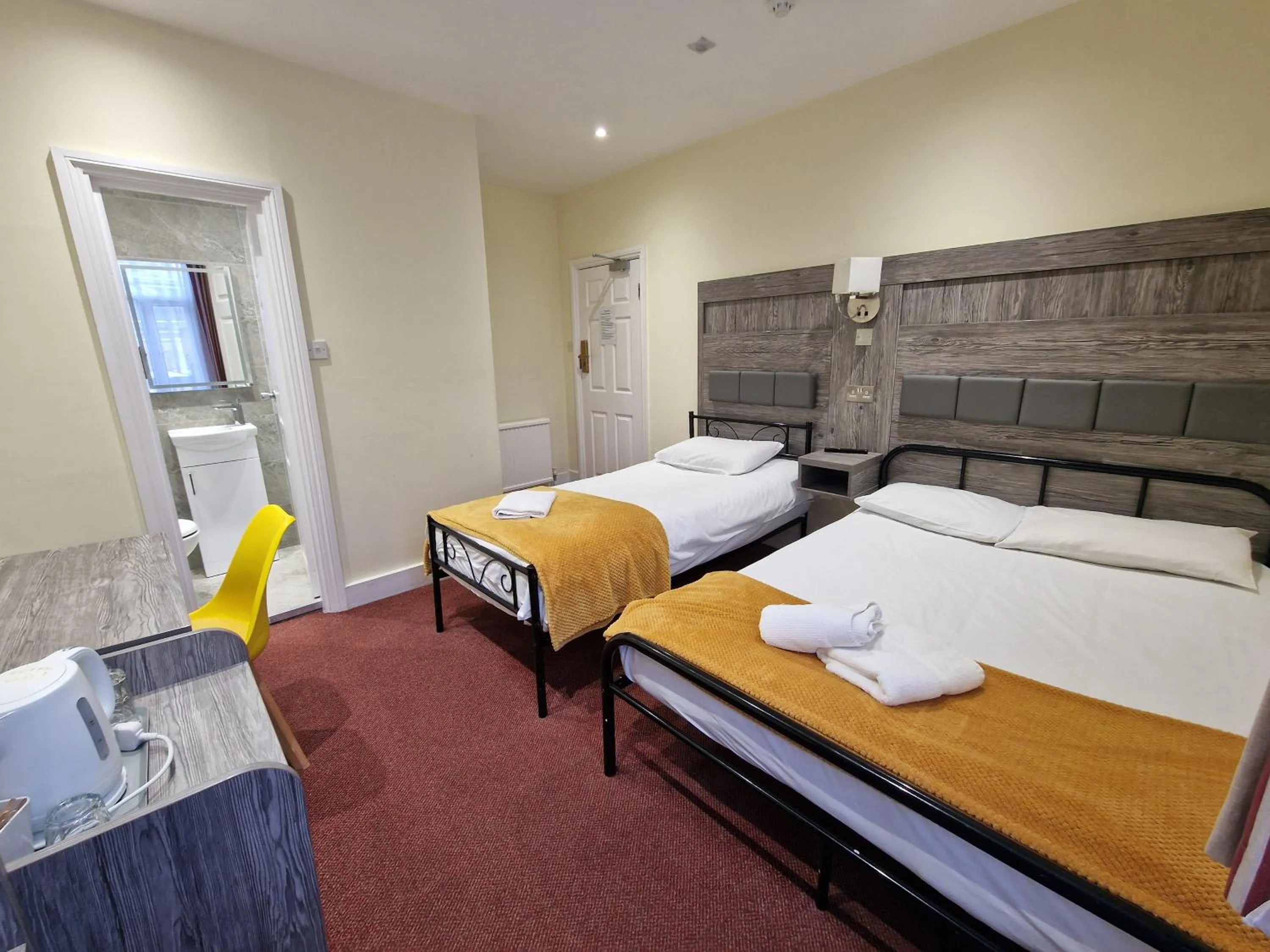 Photo of the whole room, Bed in Hotel 65