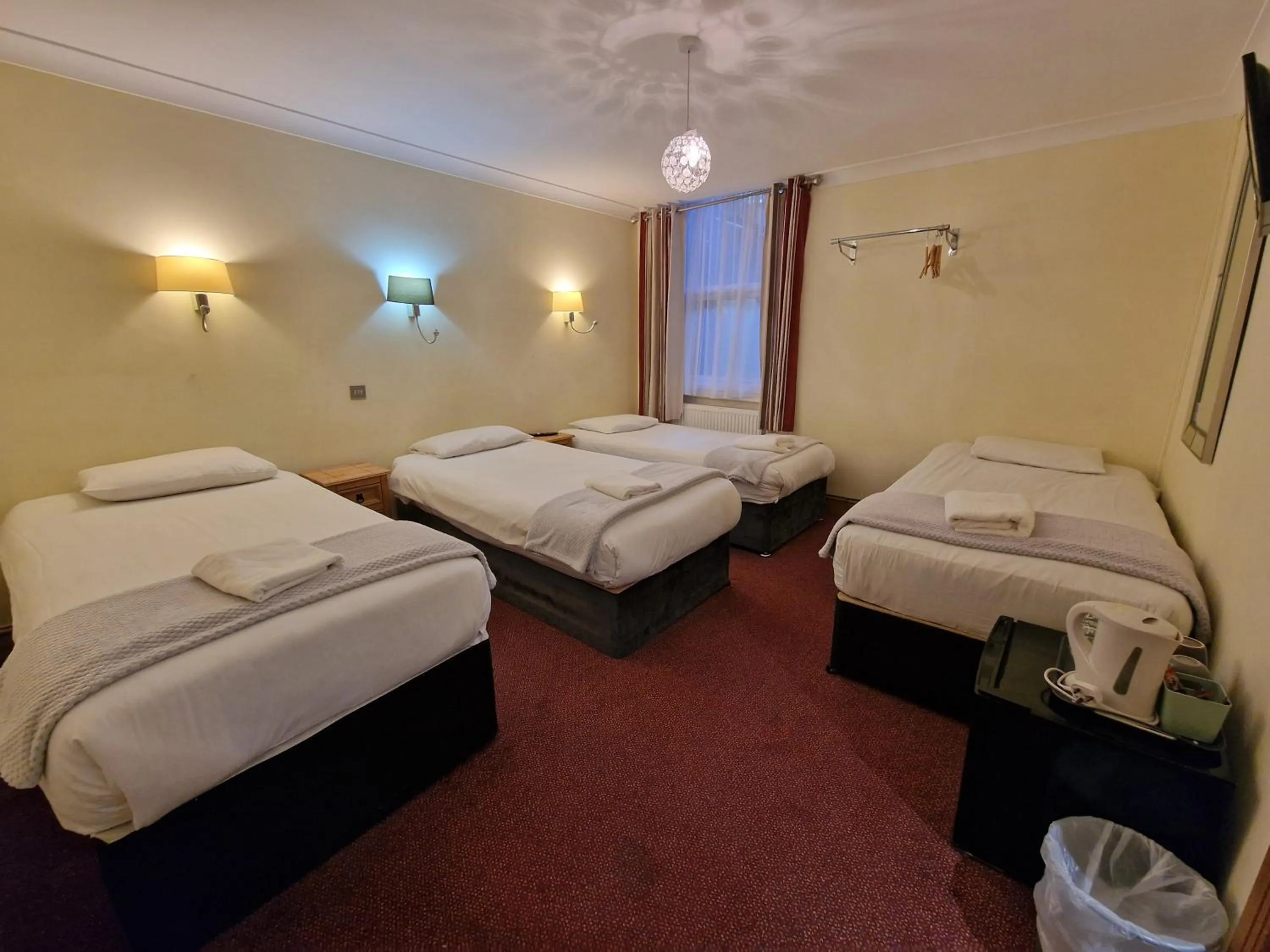 Photo of the whole room, Bed in Hotel 65