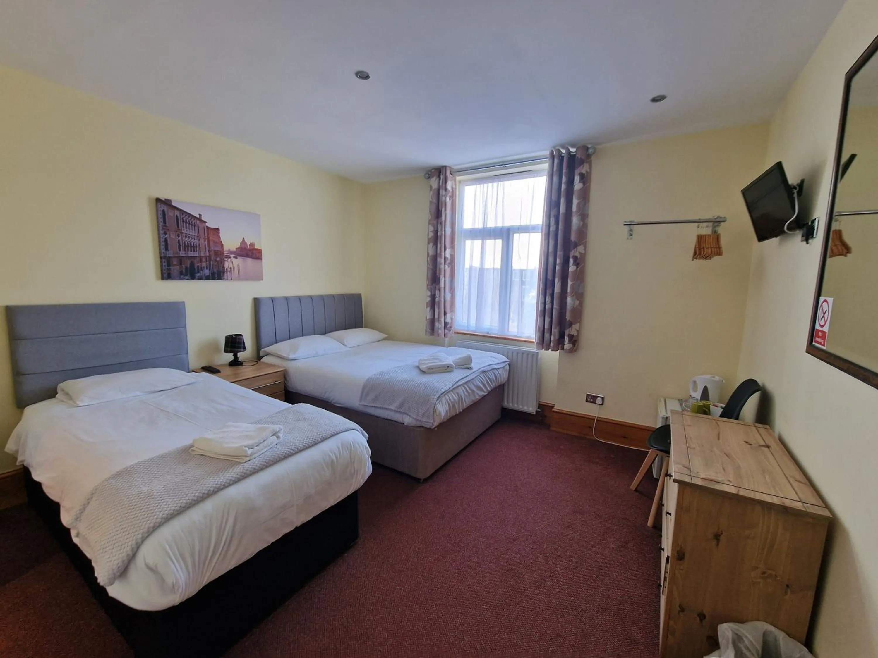 Photo of the whole room, Bed in Hotel 65