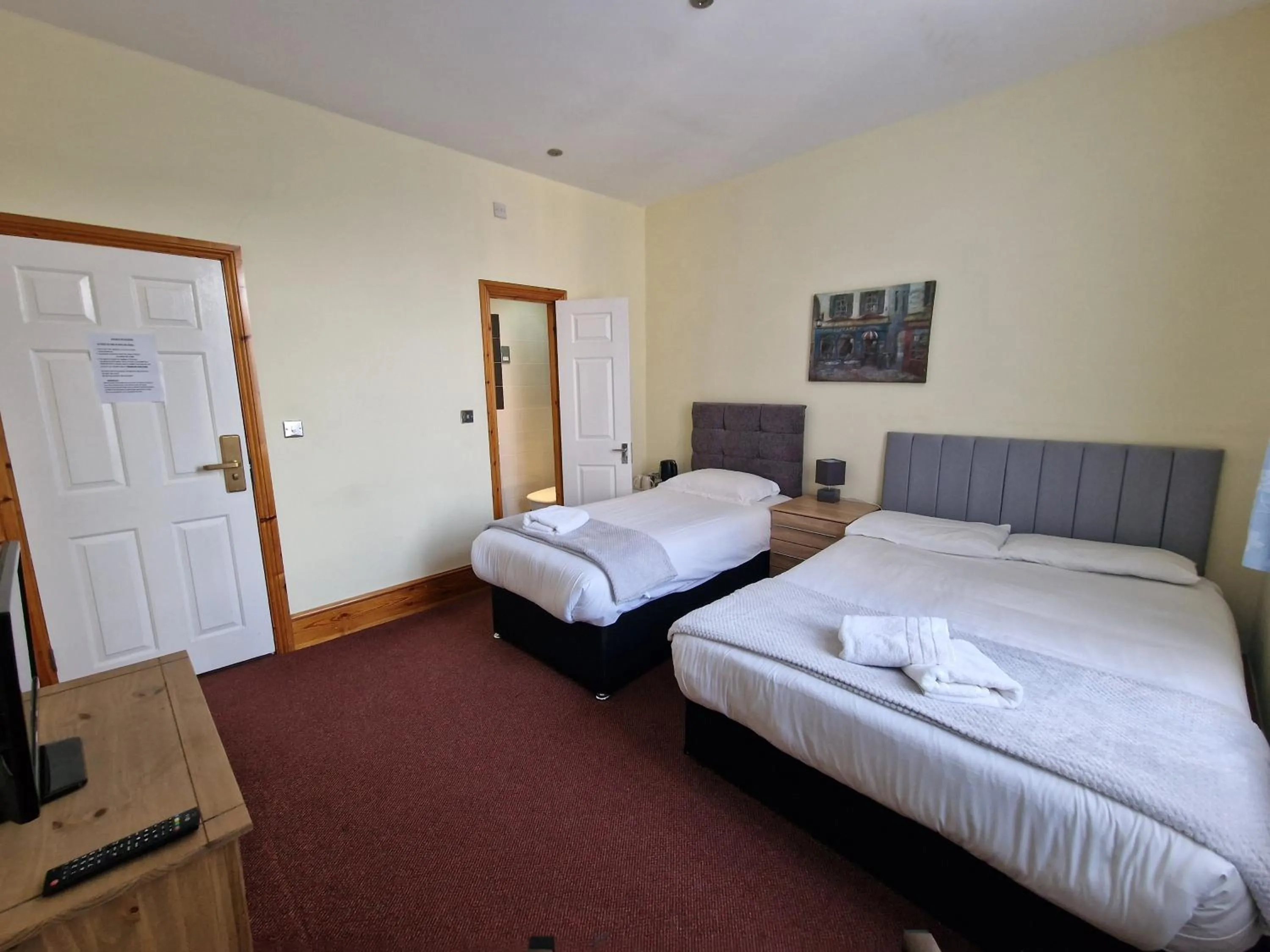 Photo of the whole room, Bed in Hotel 65