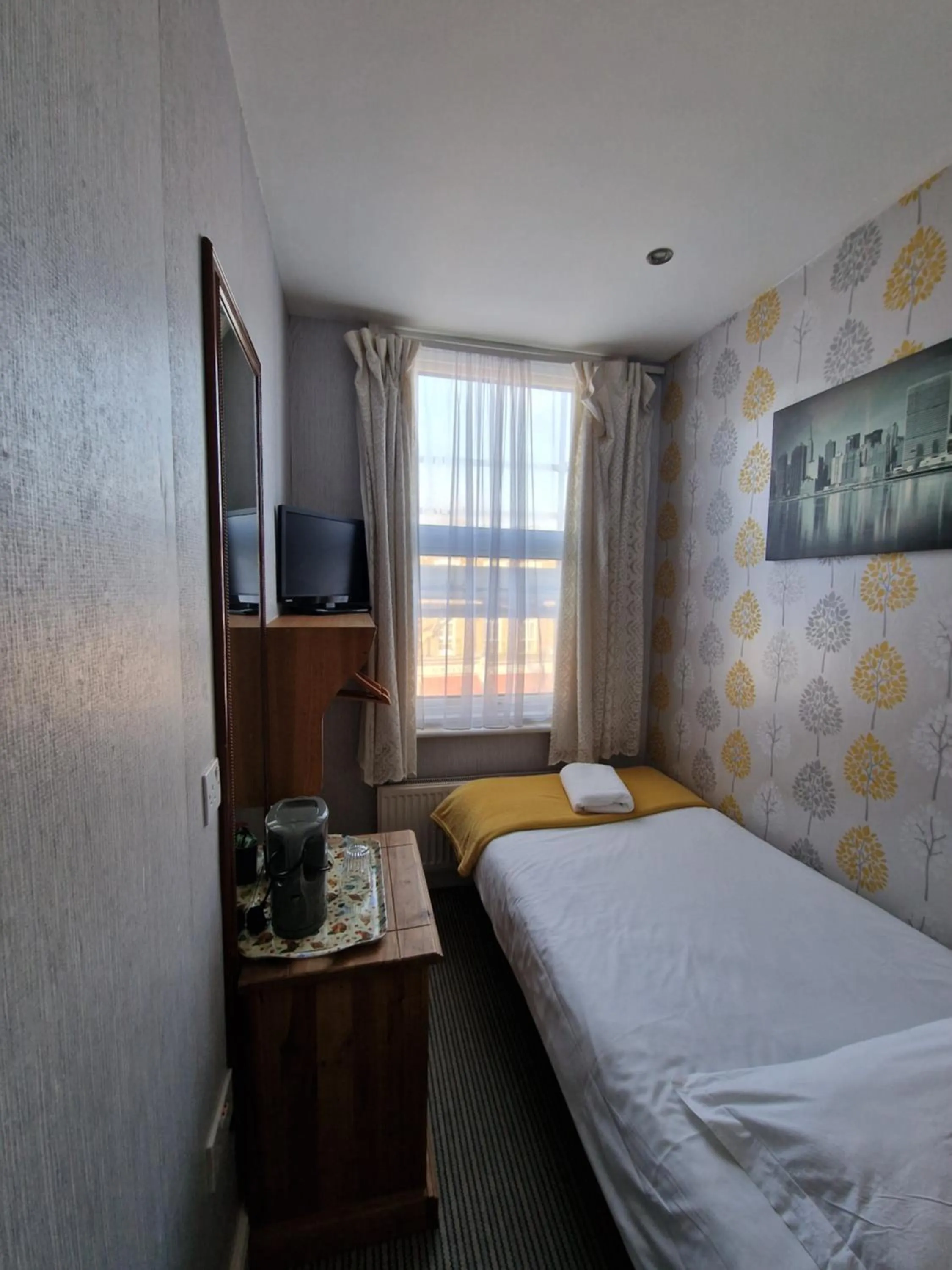 Photo of the whole room, Bed in Hotel 65