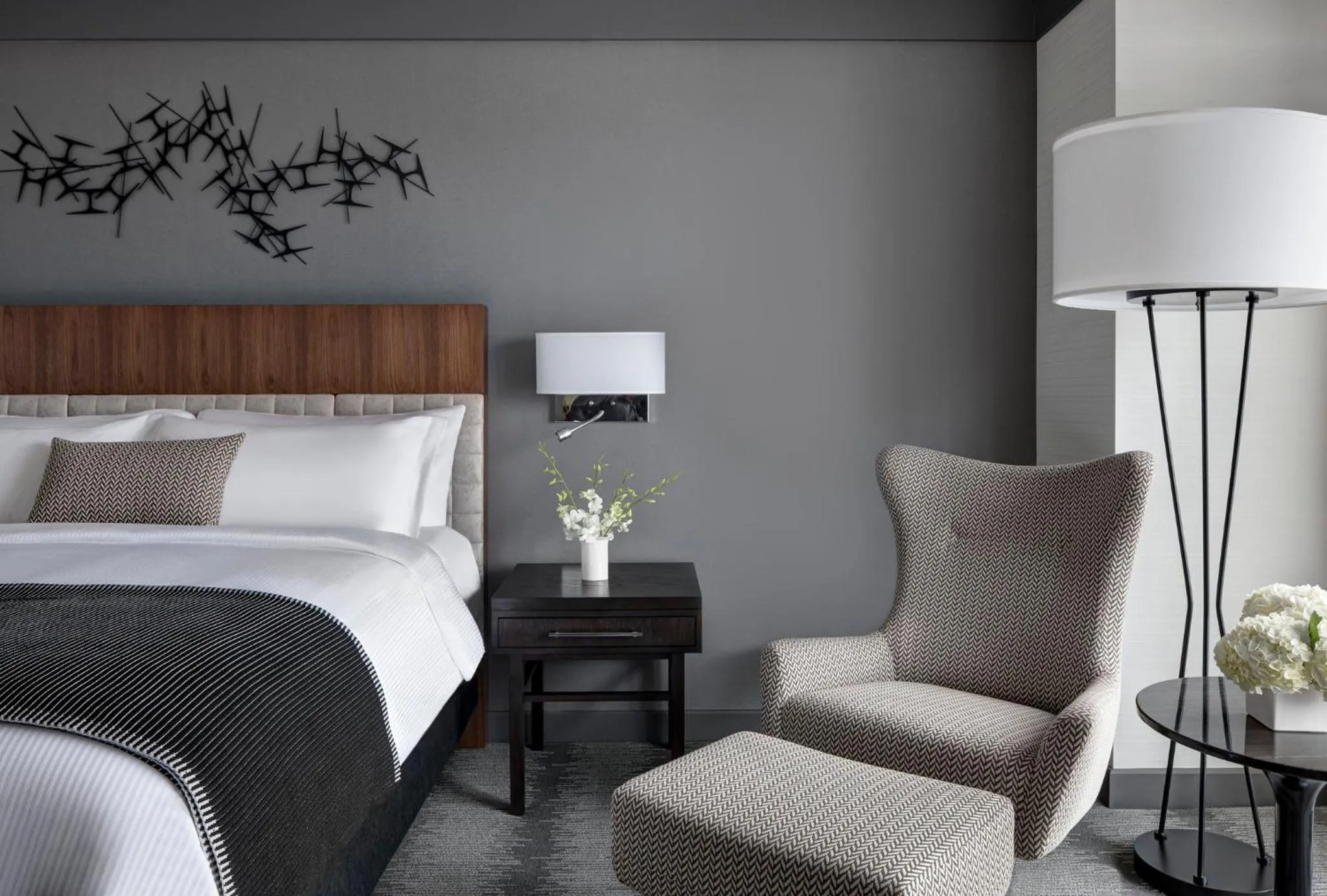 Photo of the whole room, Bed in Loews Chicago Hotel