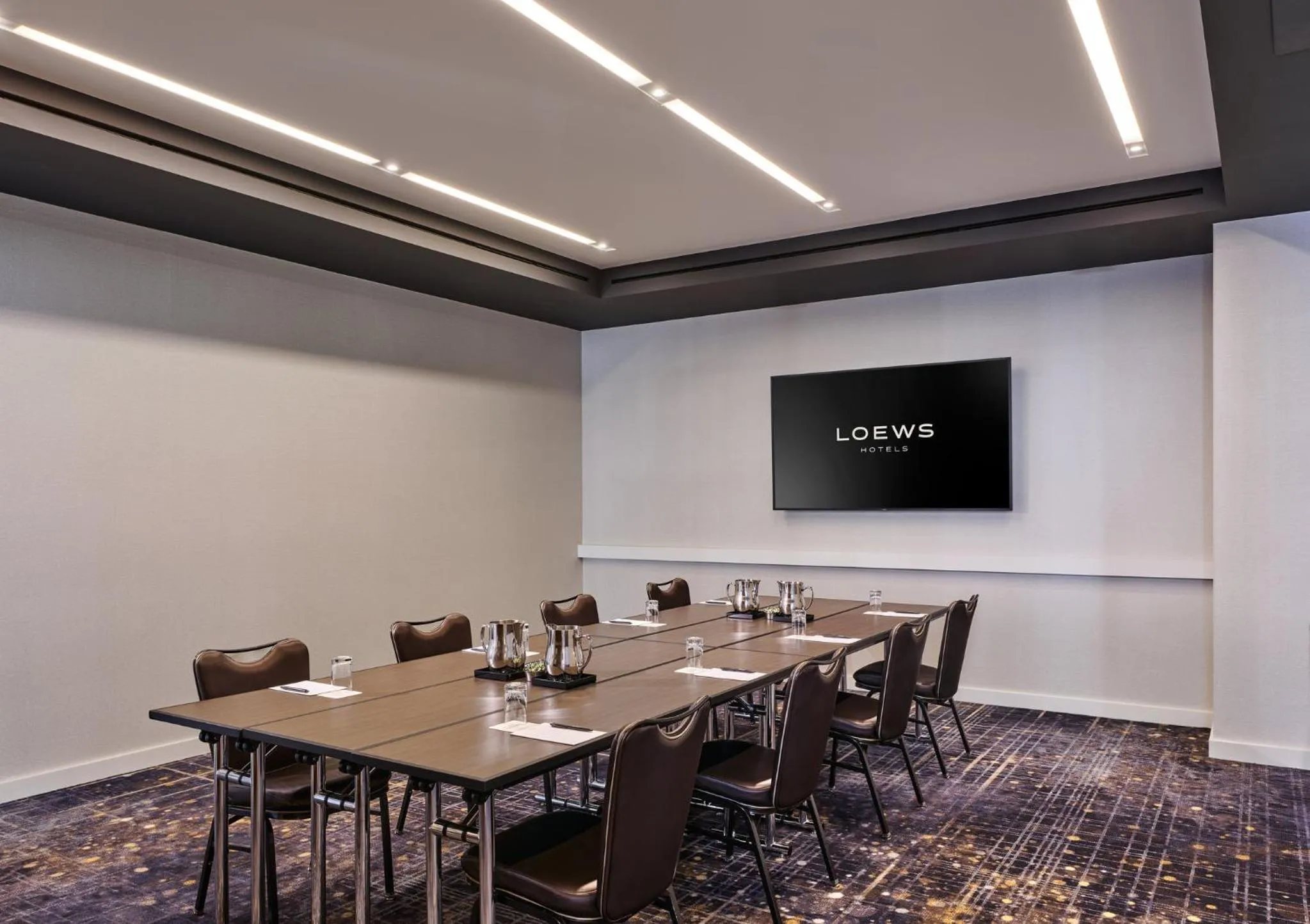 Property building in Loews Chicago Hotel