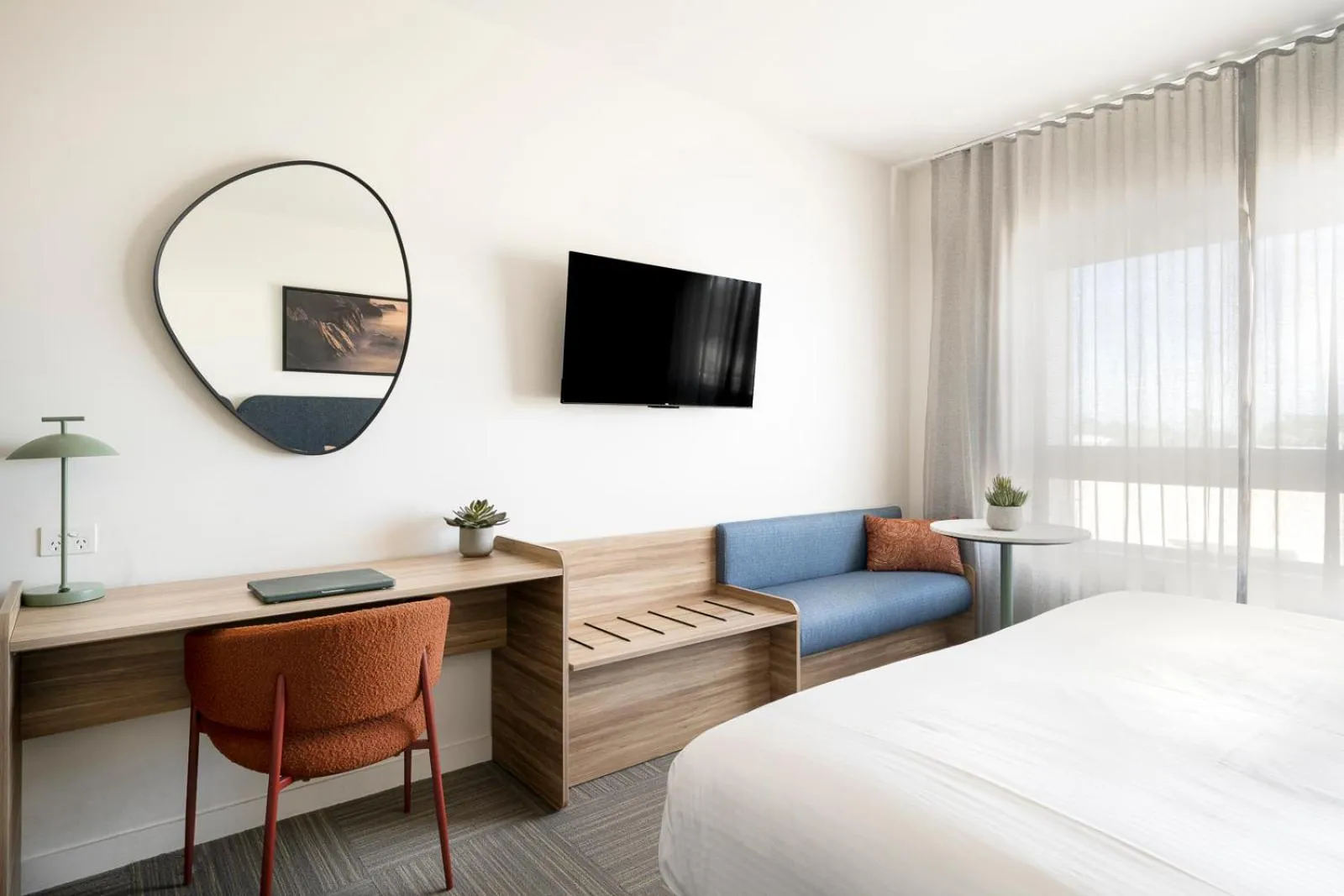 Dining area, Bed in Quest Townsville on Eyre