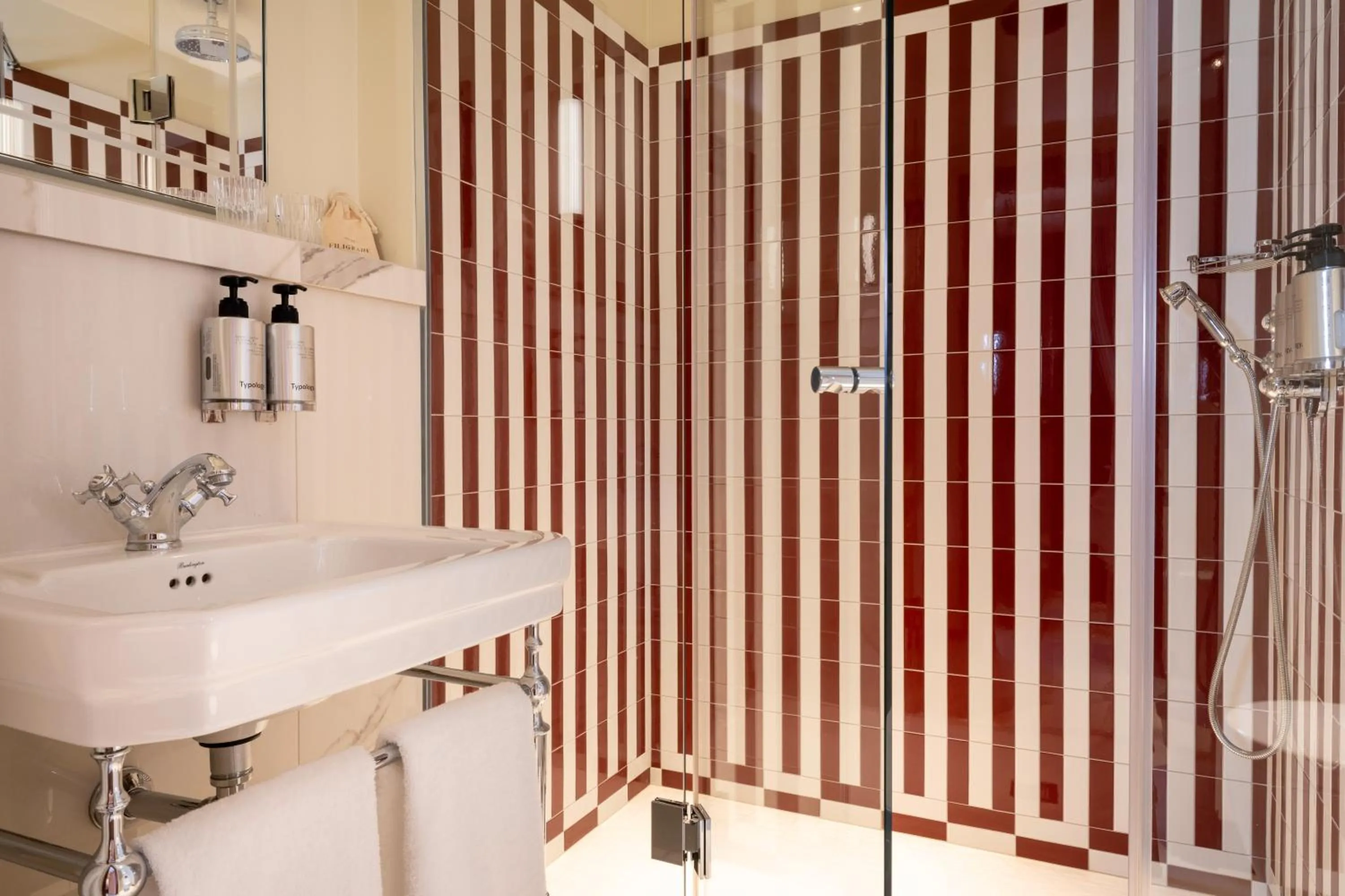 Toilet in Hôtel Filigrane & Spa