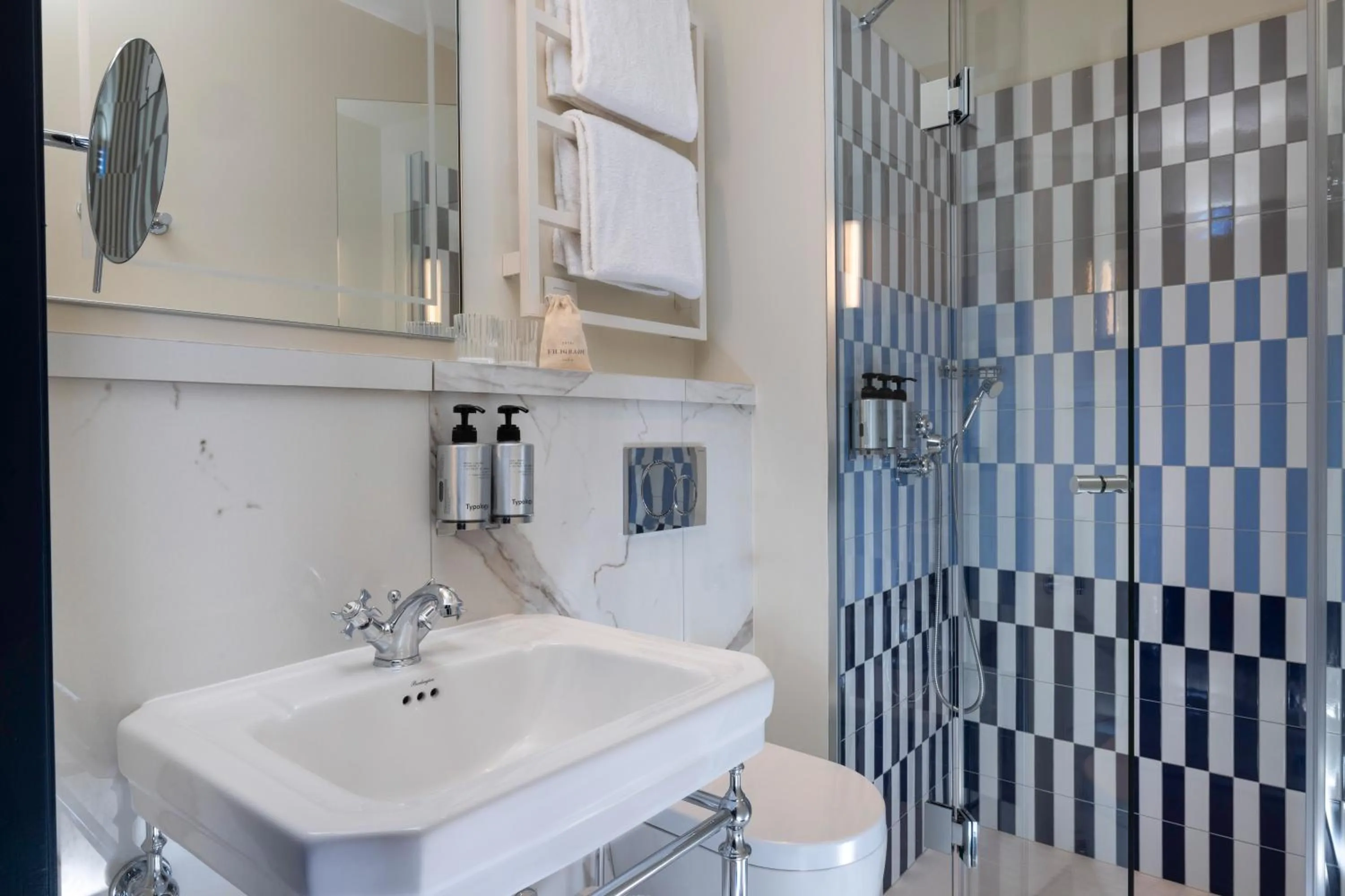 Shower in Hôtel Filigrane & Spa