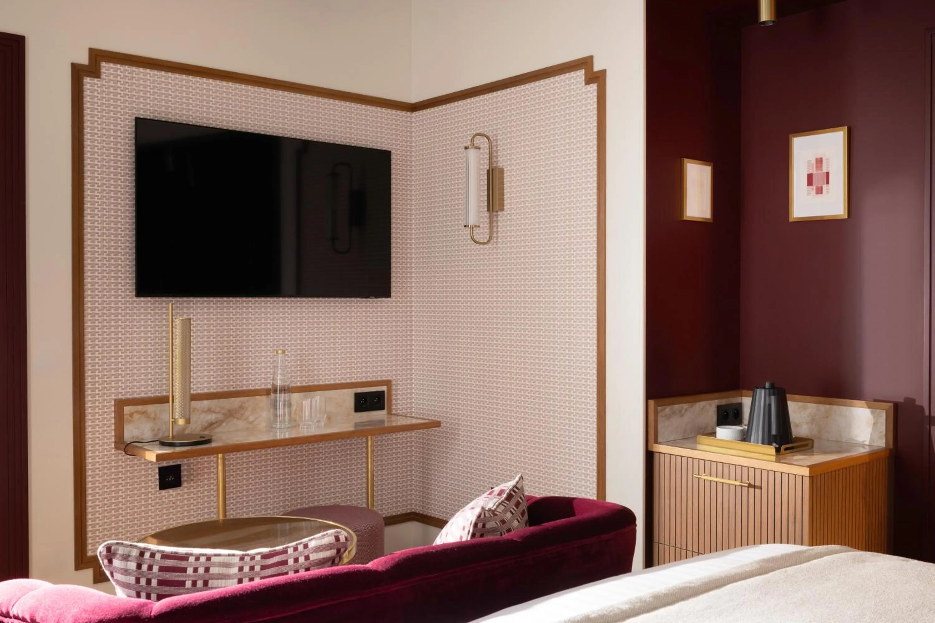 TV and multimedia, Bed in Hôtel Filigrane & Spa