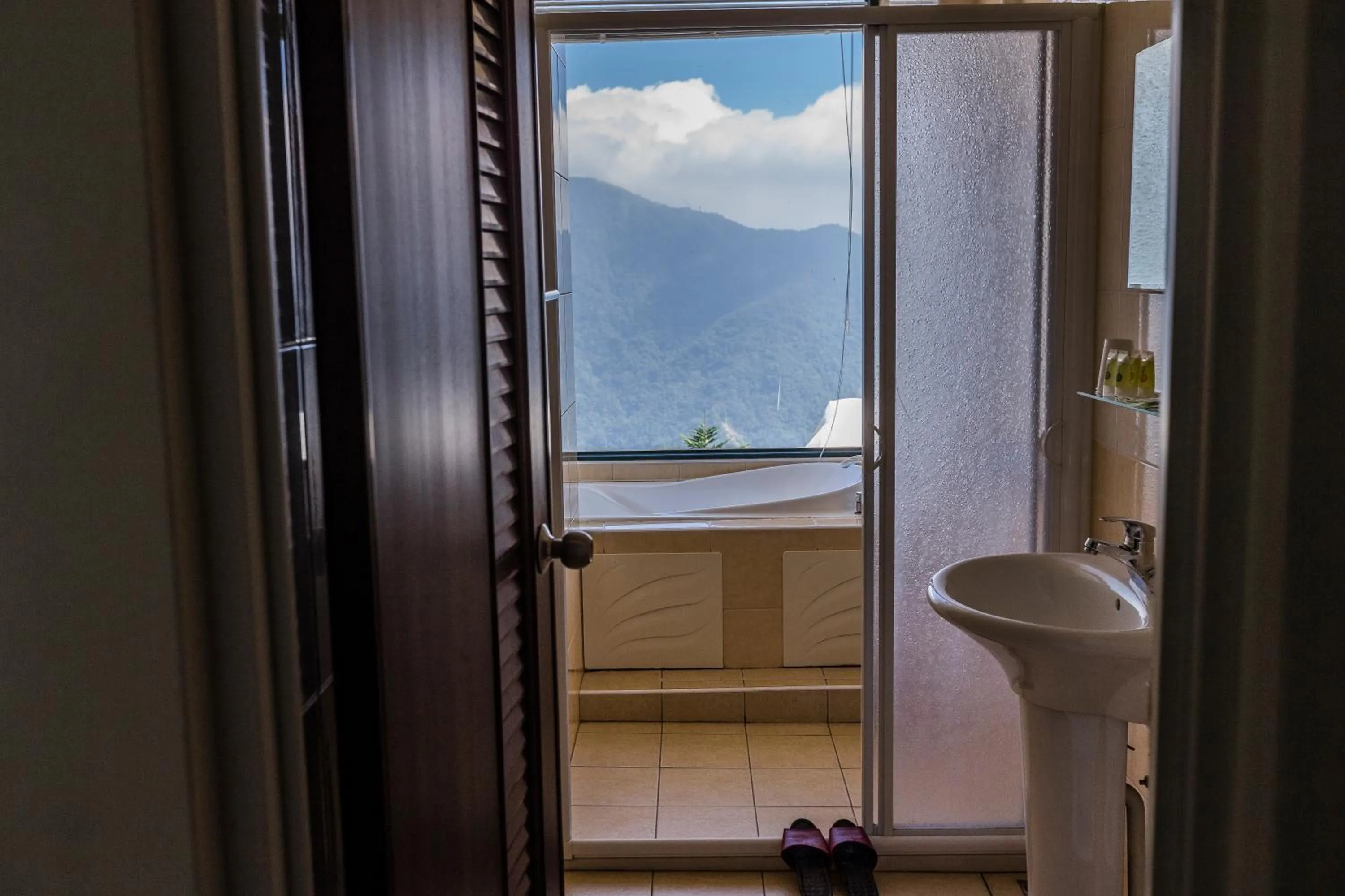 Bathroom in Le Retour Du Printemps Villa
