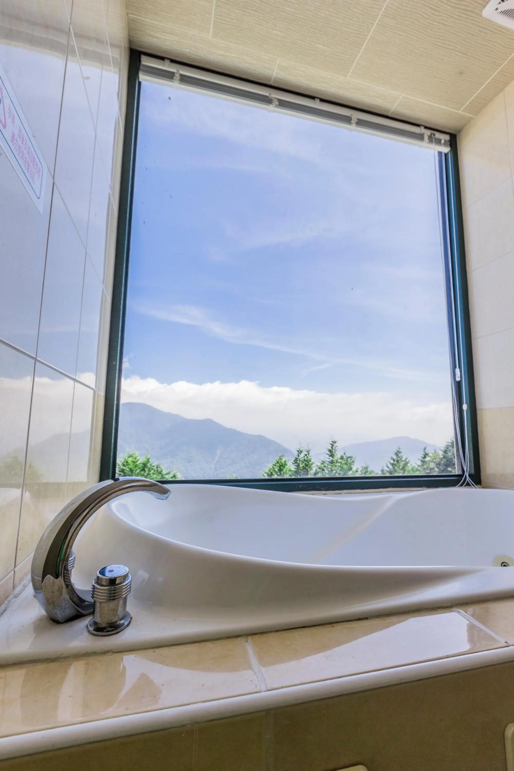 Bathroom in Le Retour Du Printemps Villa