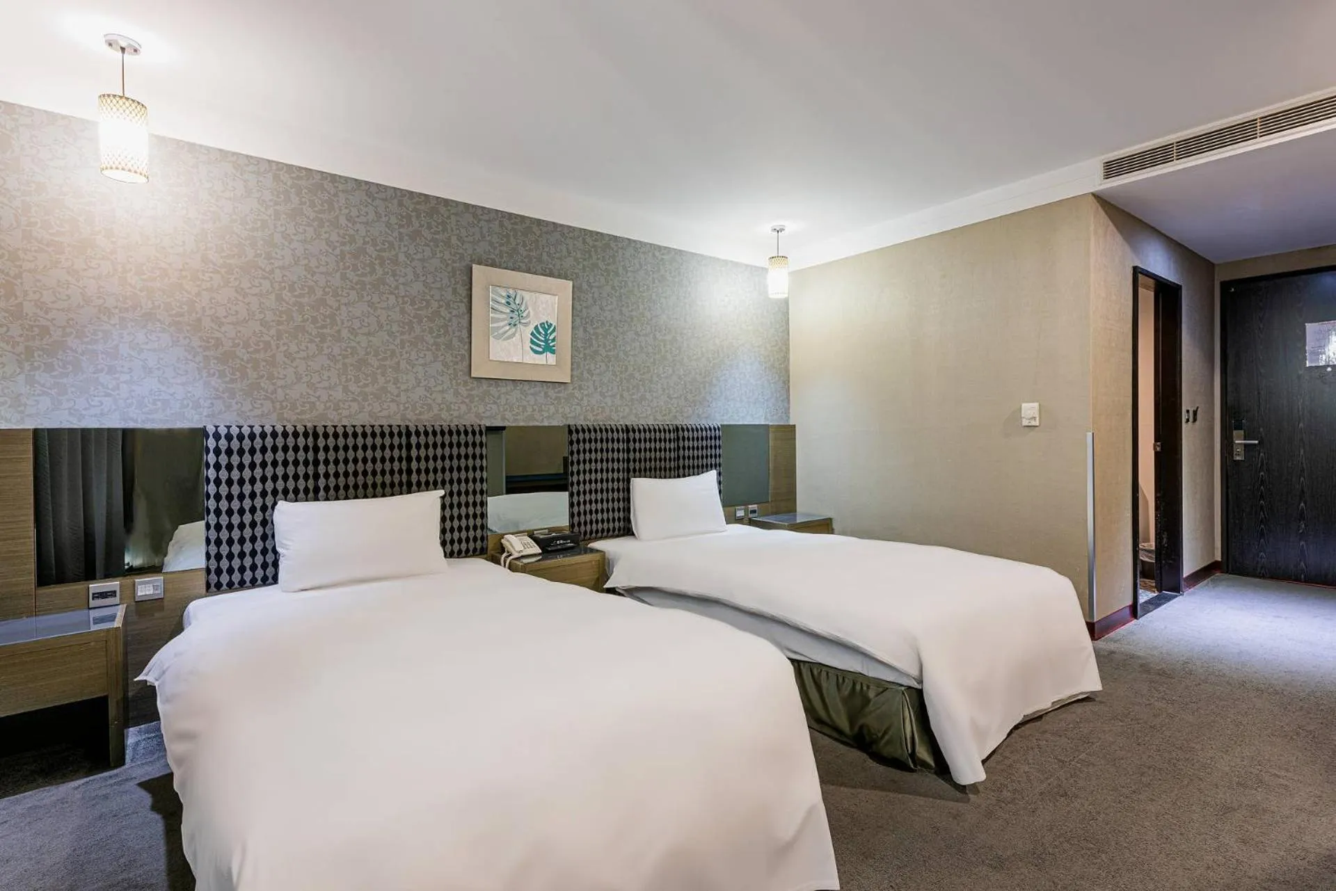 Bed in Shianghu Boutique Hotel