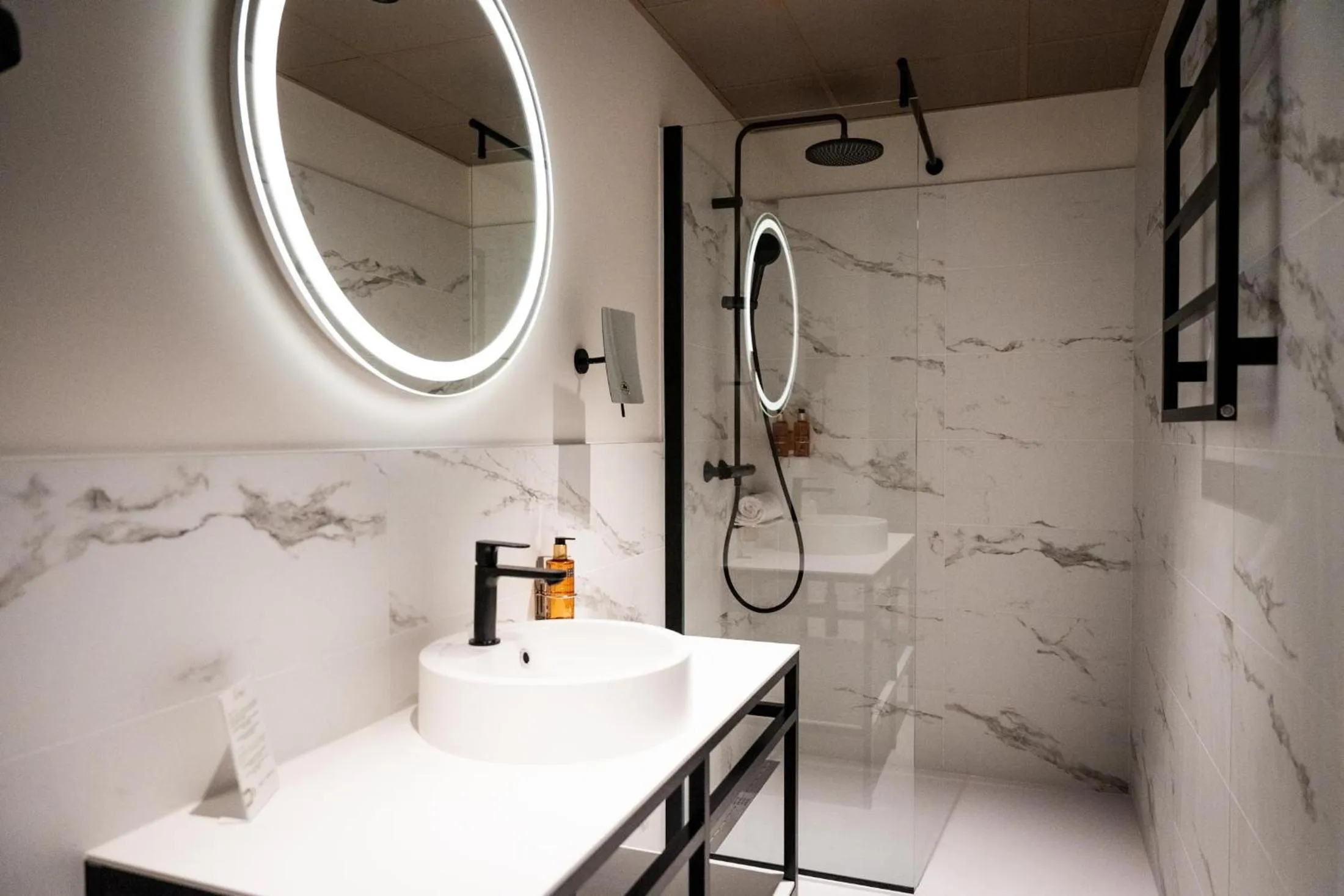 Bathroom in Bô Hôtels Ambronay