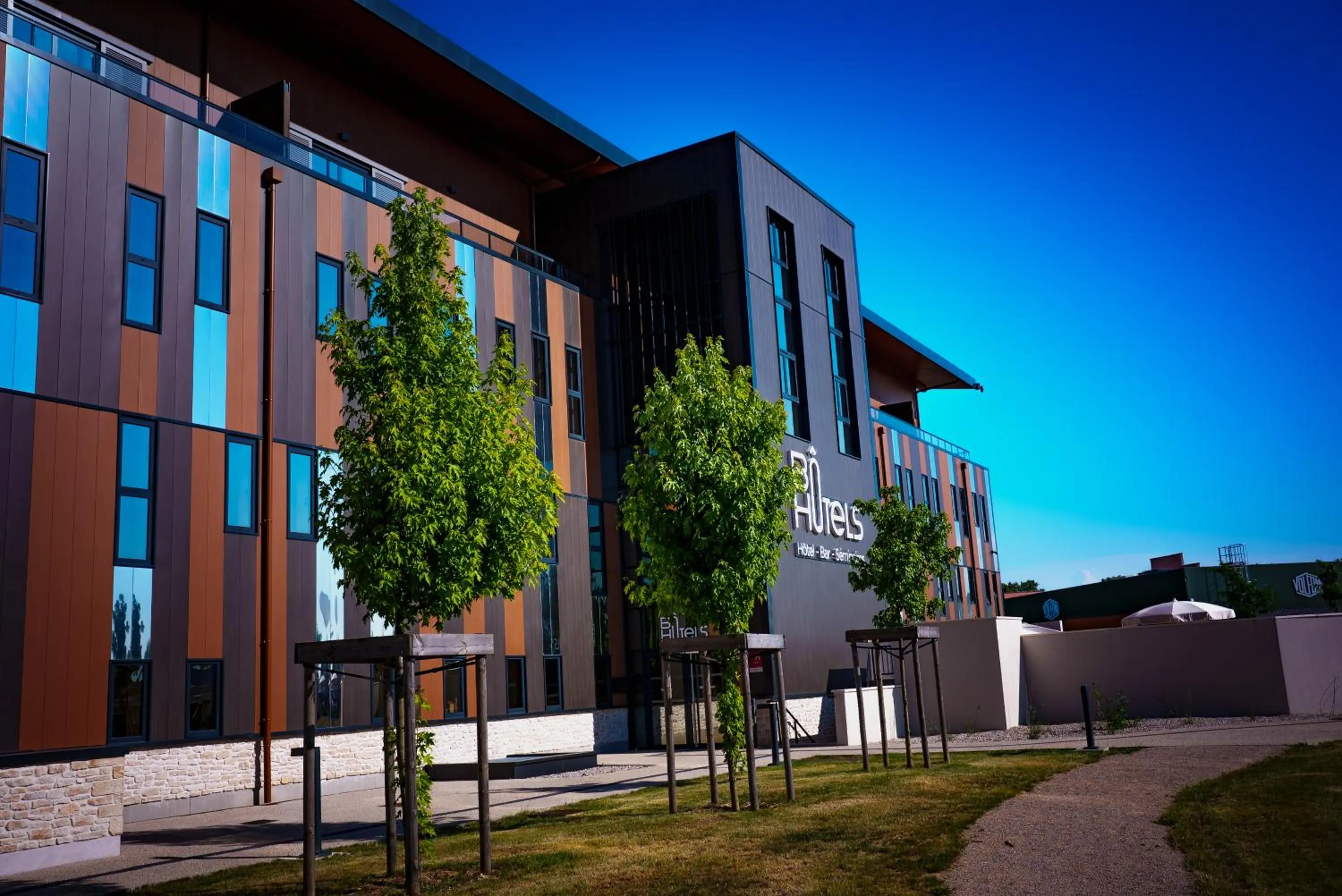 Property building in Bô Hôtels Ambronay