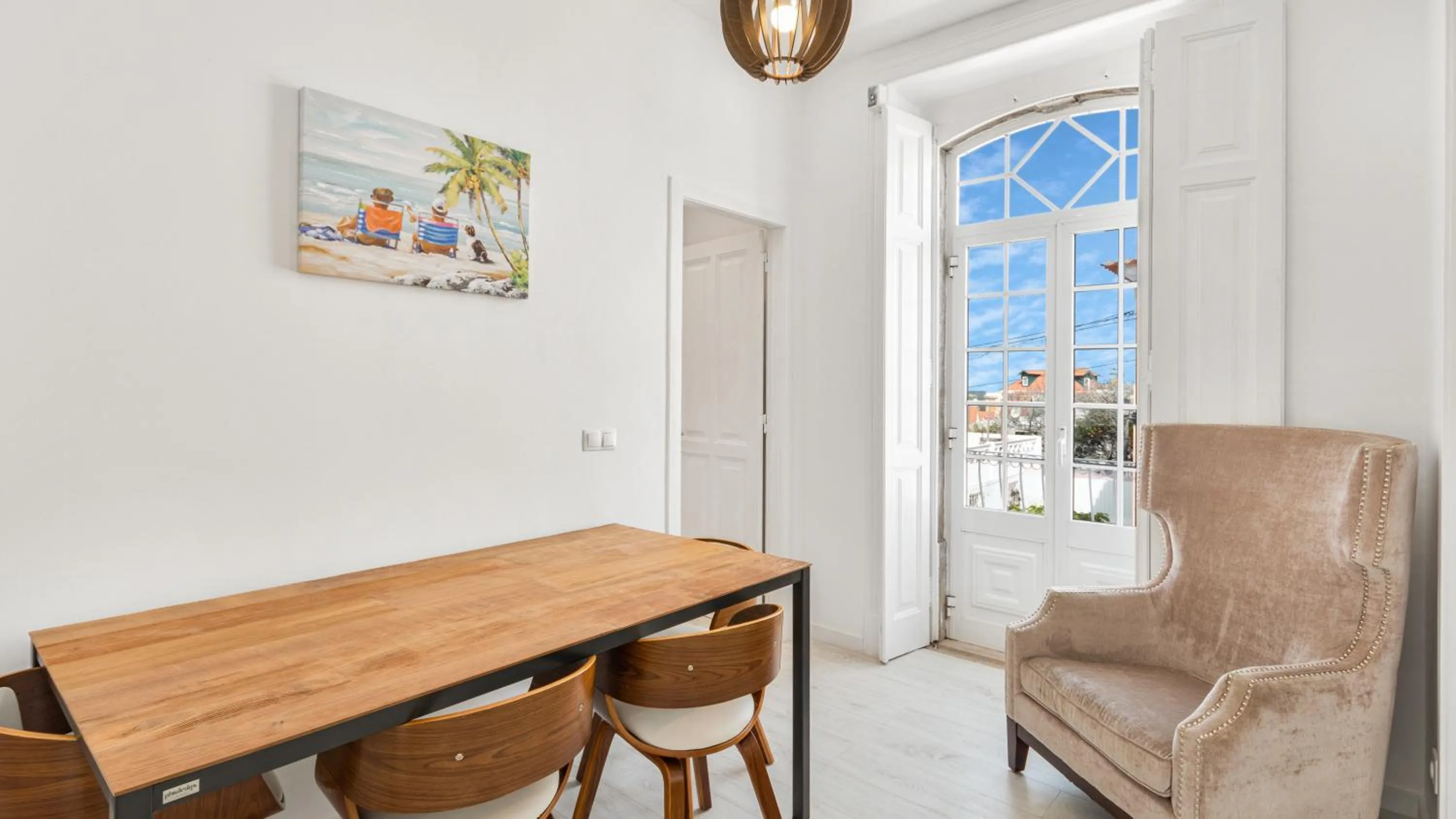 Dining area in Sintra Retreat Residences by LovelyStay