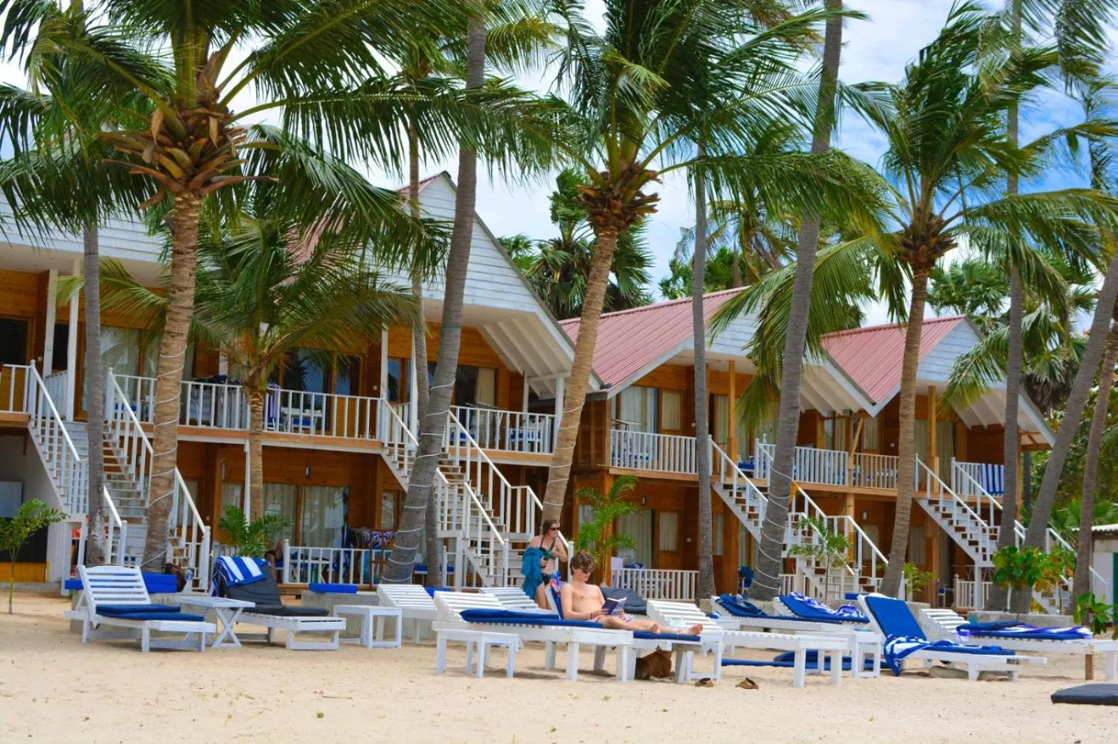 Property building in Golden Beach Cottages