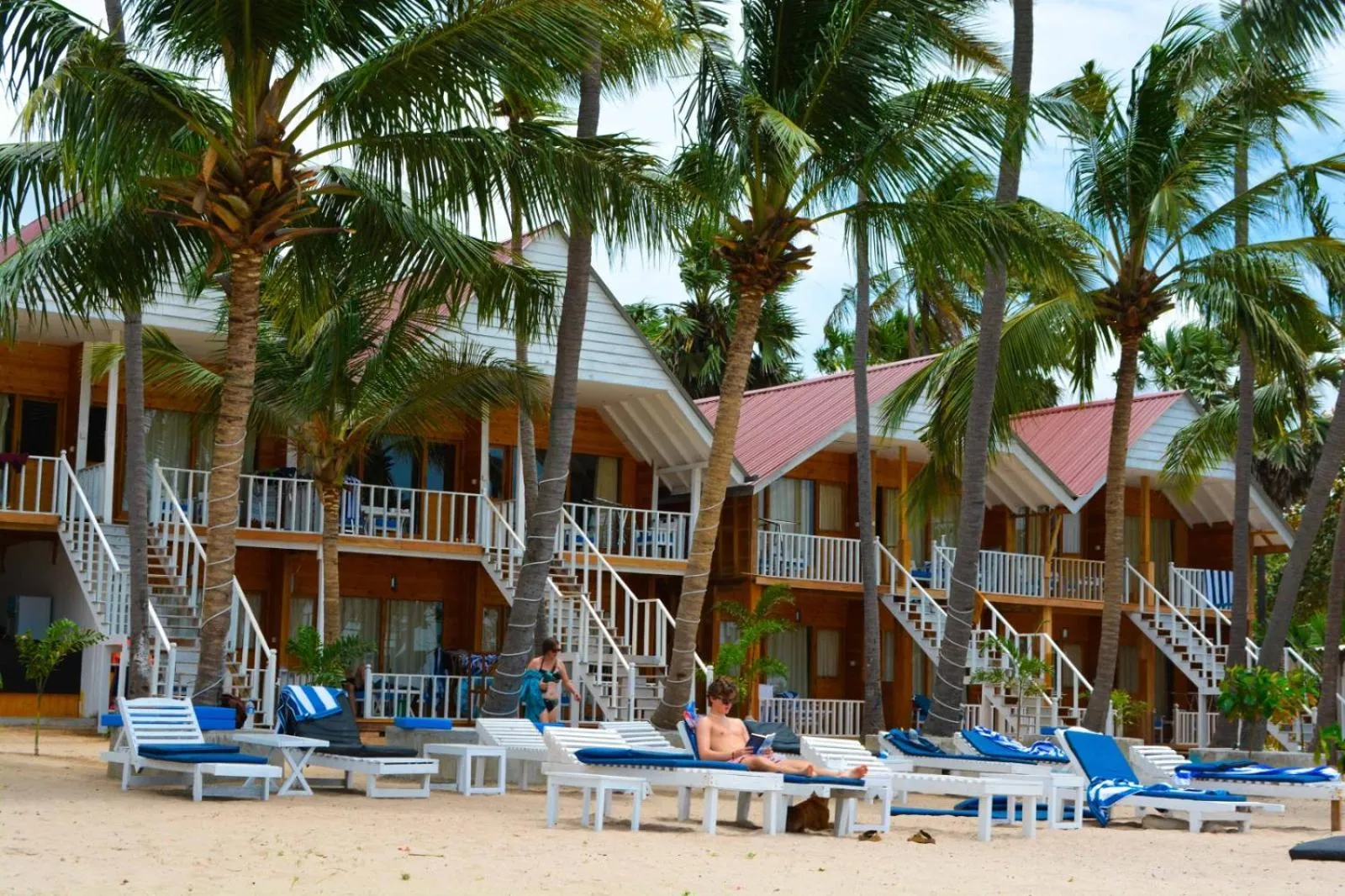 Property building in Golden Beach Cottages