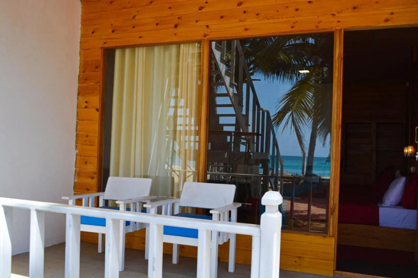 Family Room with Sea View in Golden Beach Cottages Family Room with Sea View in Golden Beach Cottages