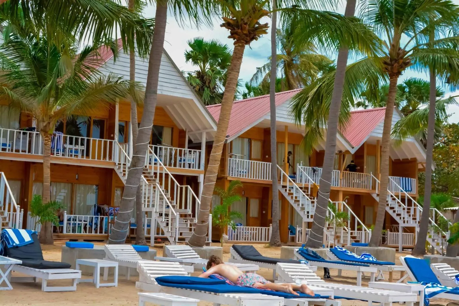 Property building in Golden Beach Cottages