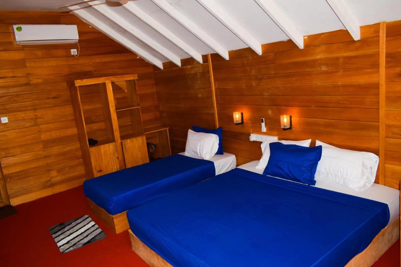 Bed in Golden Beach Cottages