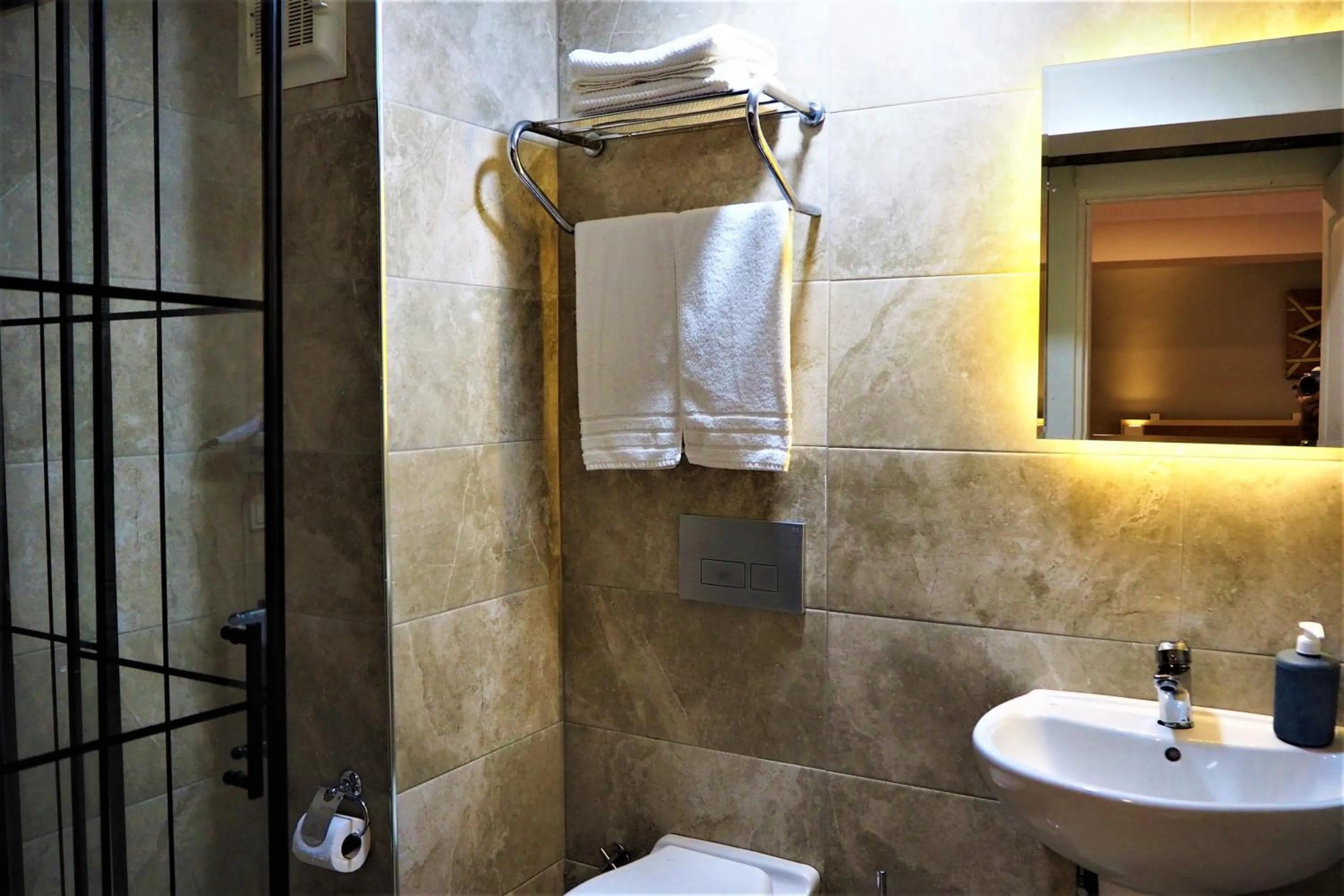 Toilet in Naila Hotel