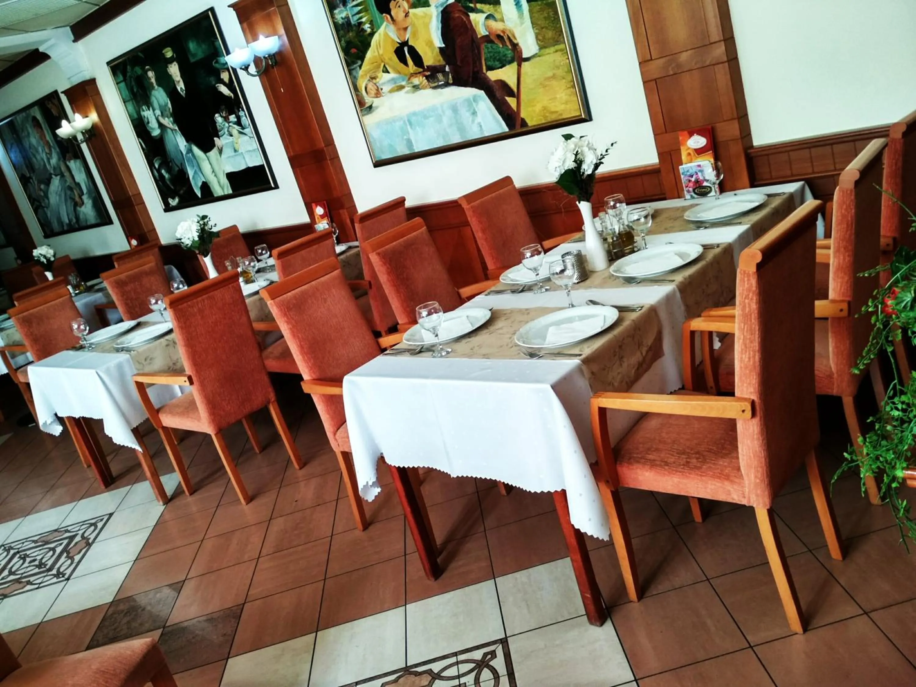 Restaurant/places to eat in Hotel Barbakan