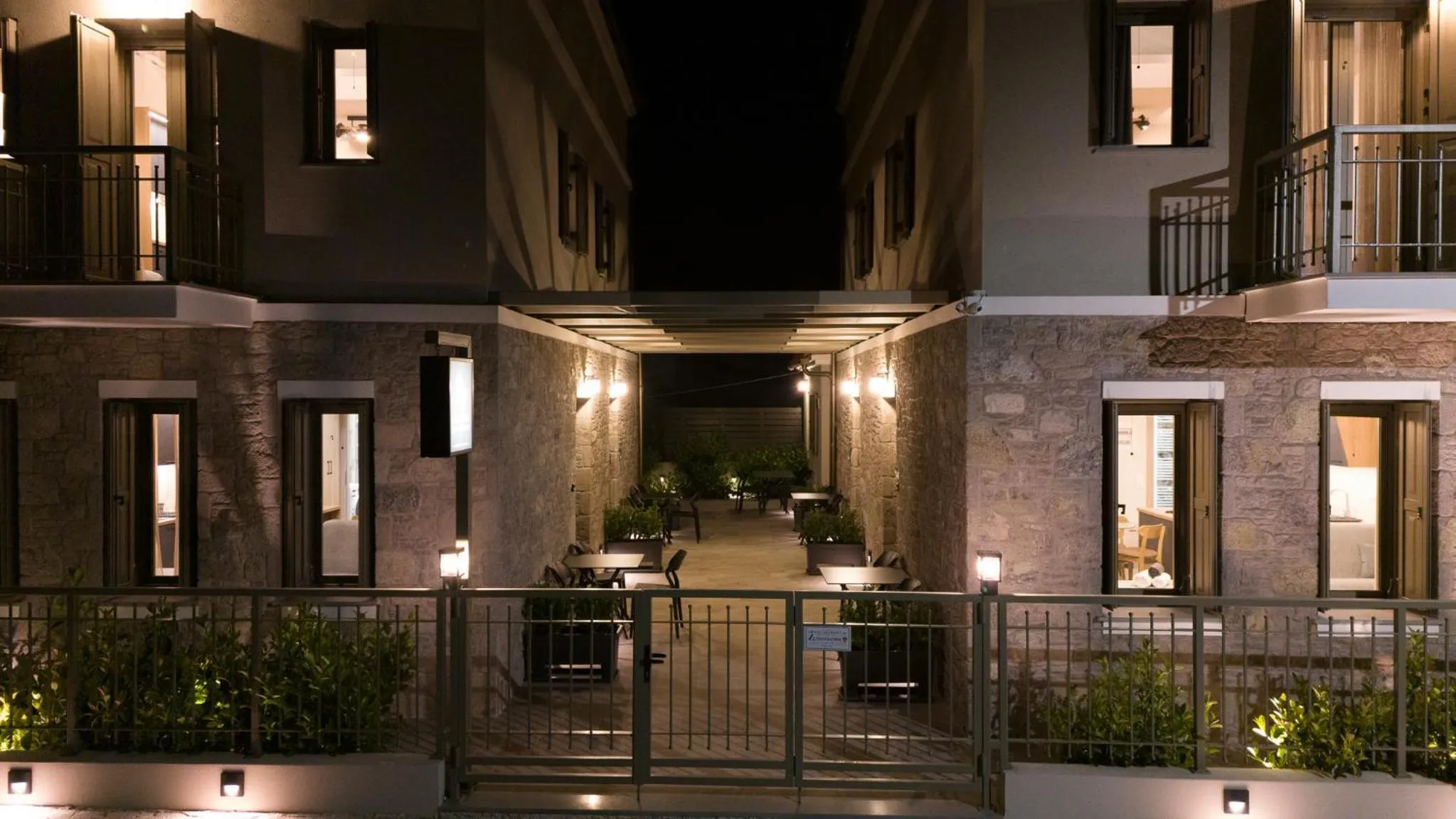 Property building in Akti Vigla Apartments