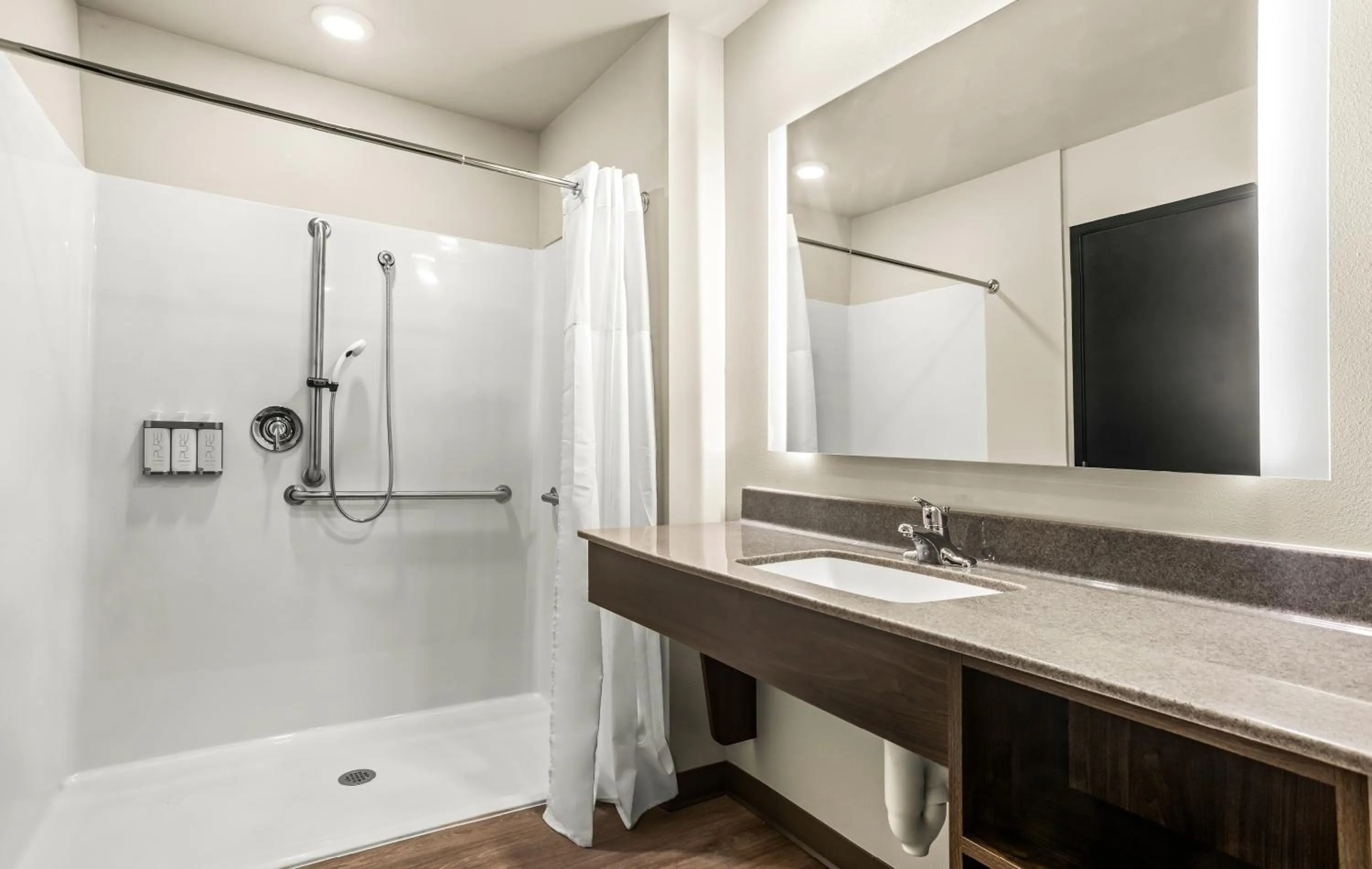 Shower in My Place Hotel-Savannah Airport/Pooler, GA