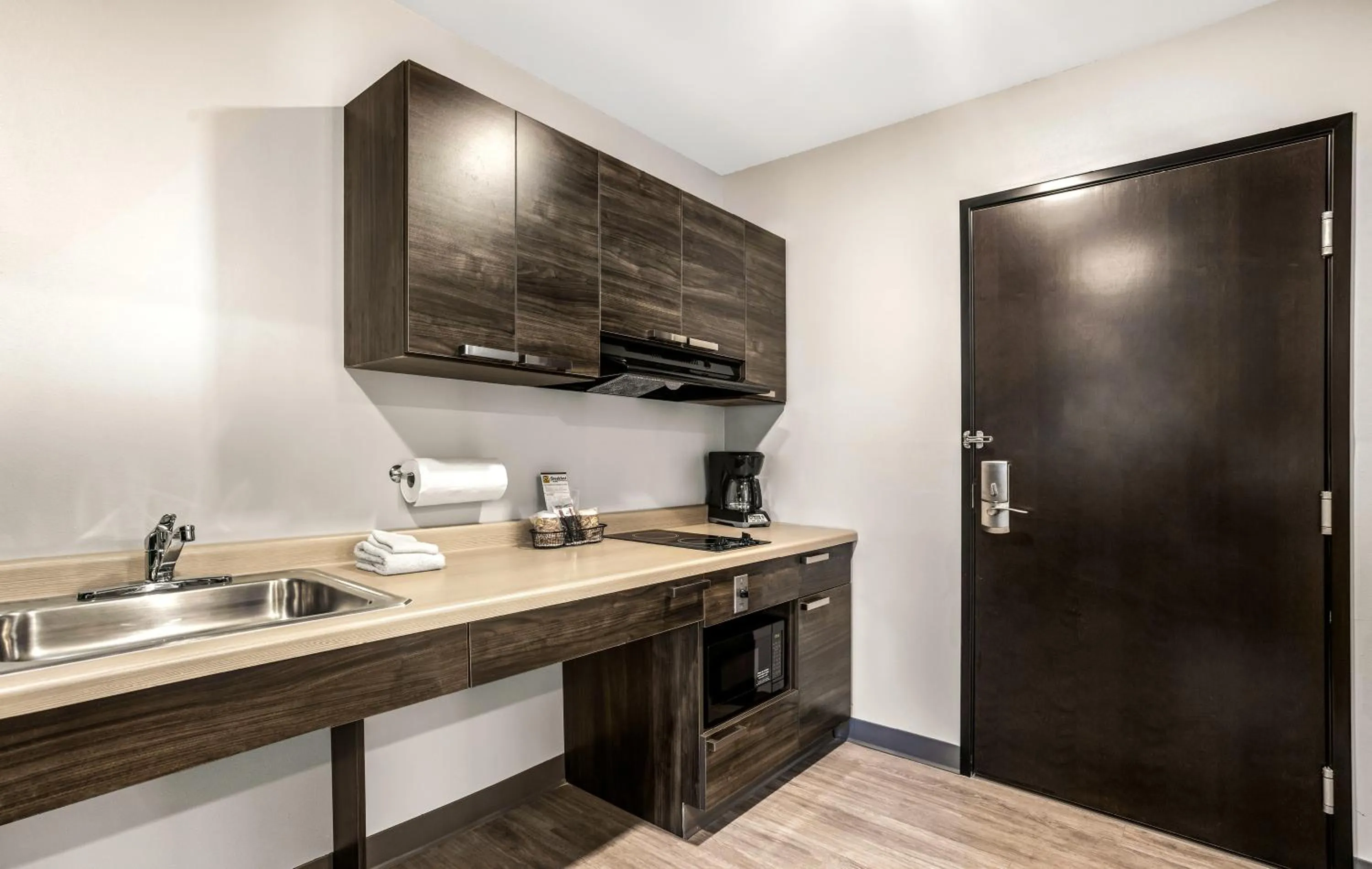 Kitchen or kitchenette in My Place Hotel-Savannah Airport/Pooler, GA