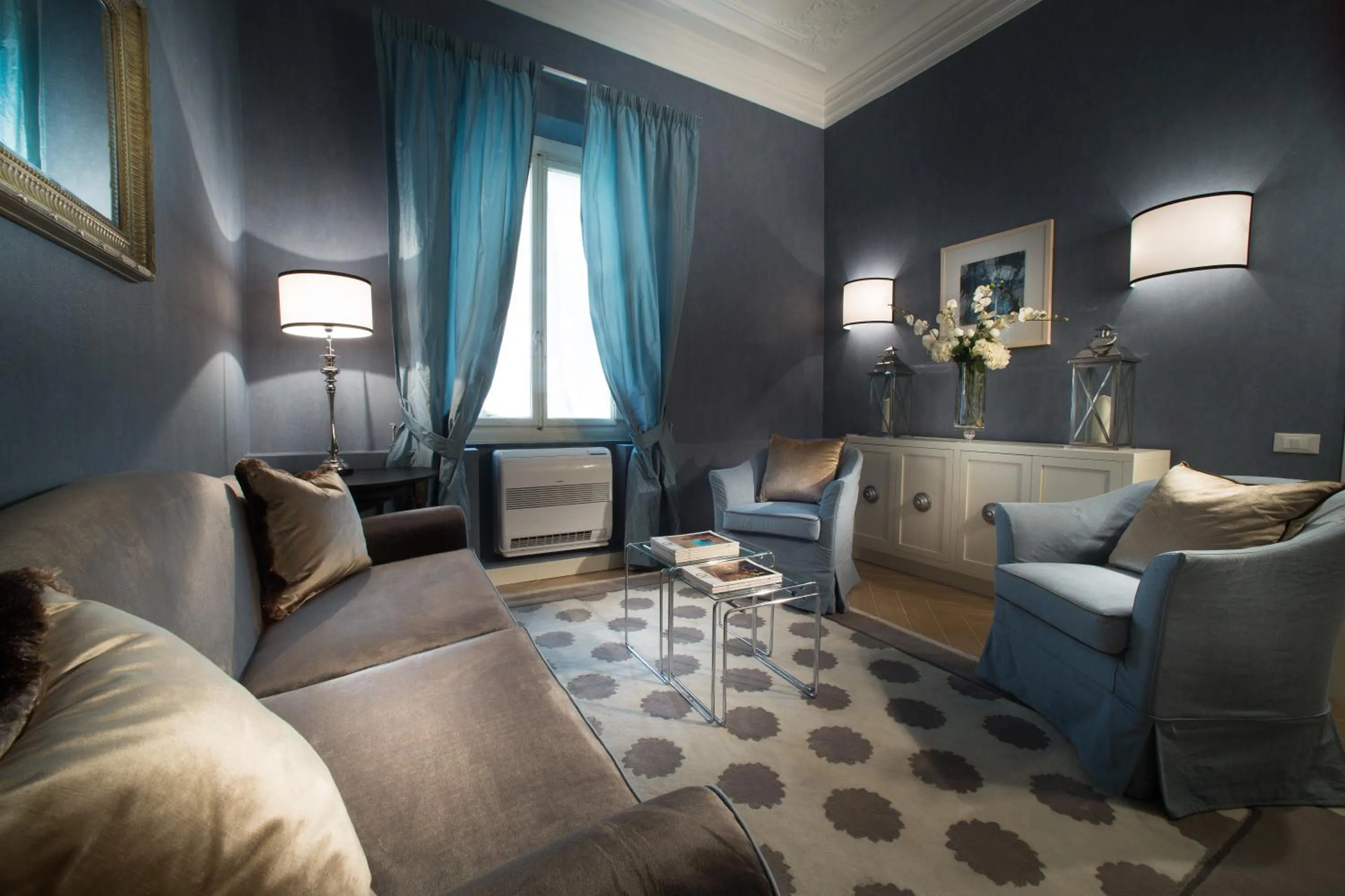 Communal lounge/ TV room in San Giuliano Inn