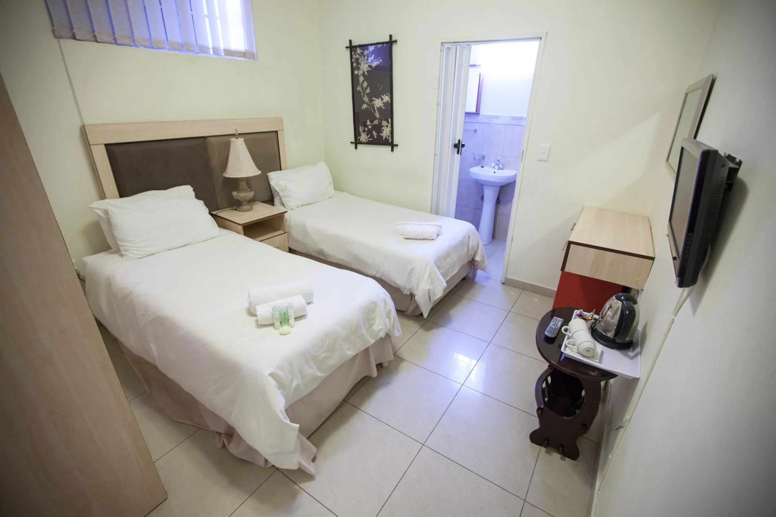 Small Double or Twin Room in Bed and breakfast Newlife BNB