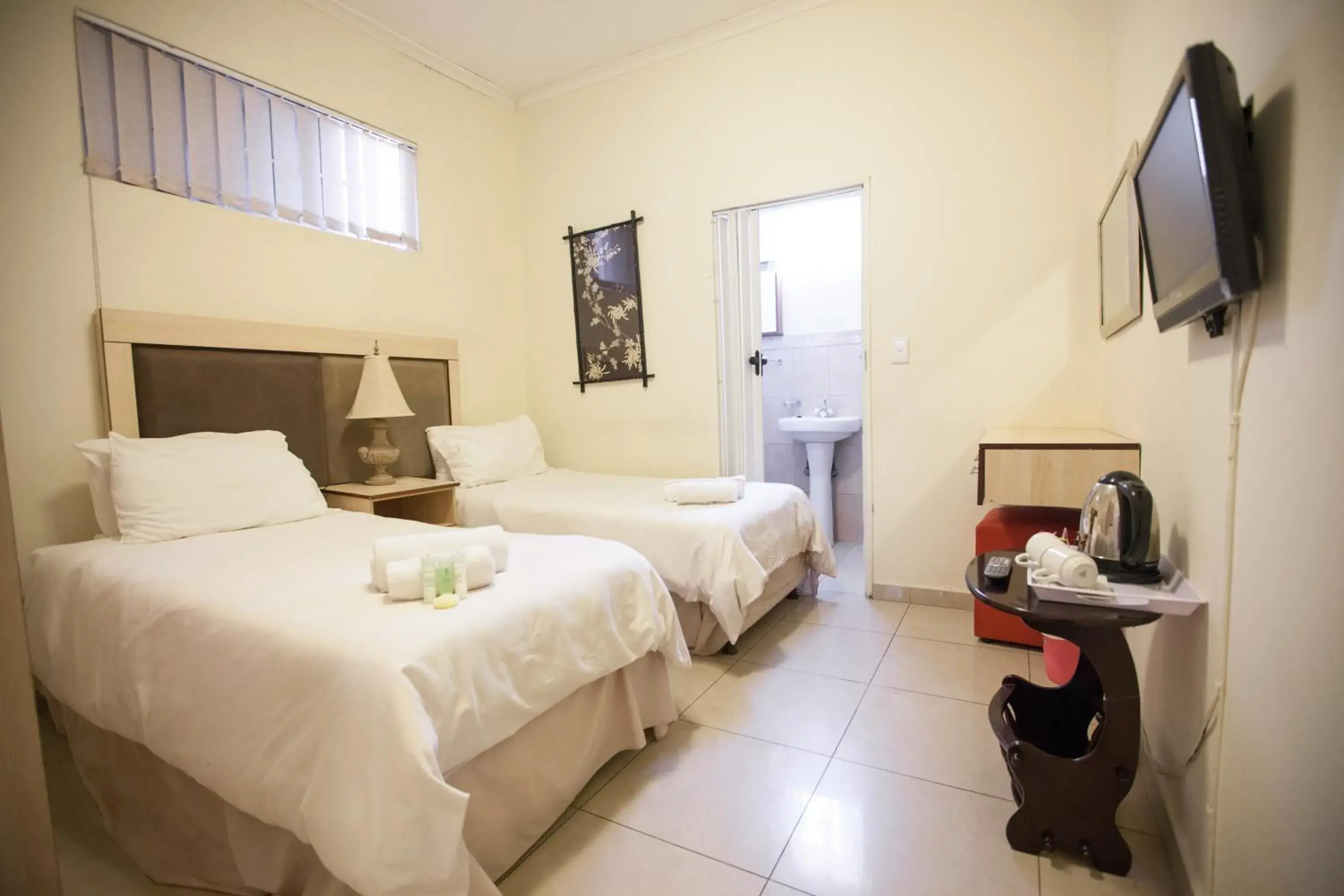 Small Double or Twin Room in Bed and breakfast Newlife BNB Small Double or Twin Room in Bed and breakfast Newlife BNB