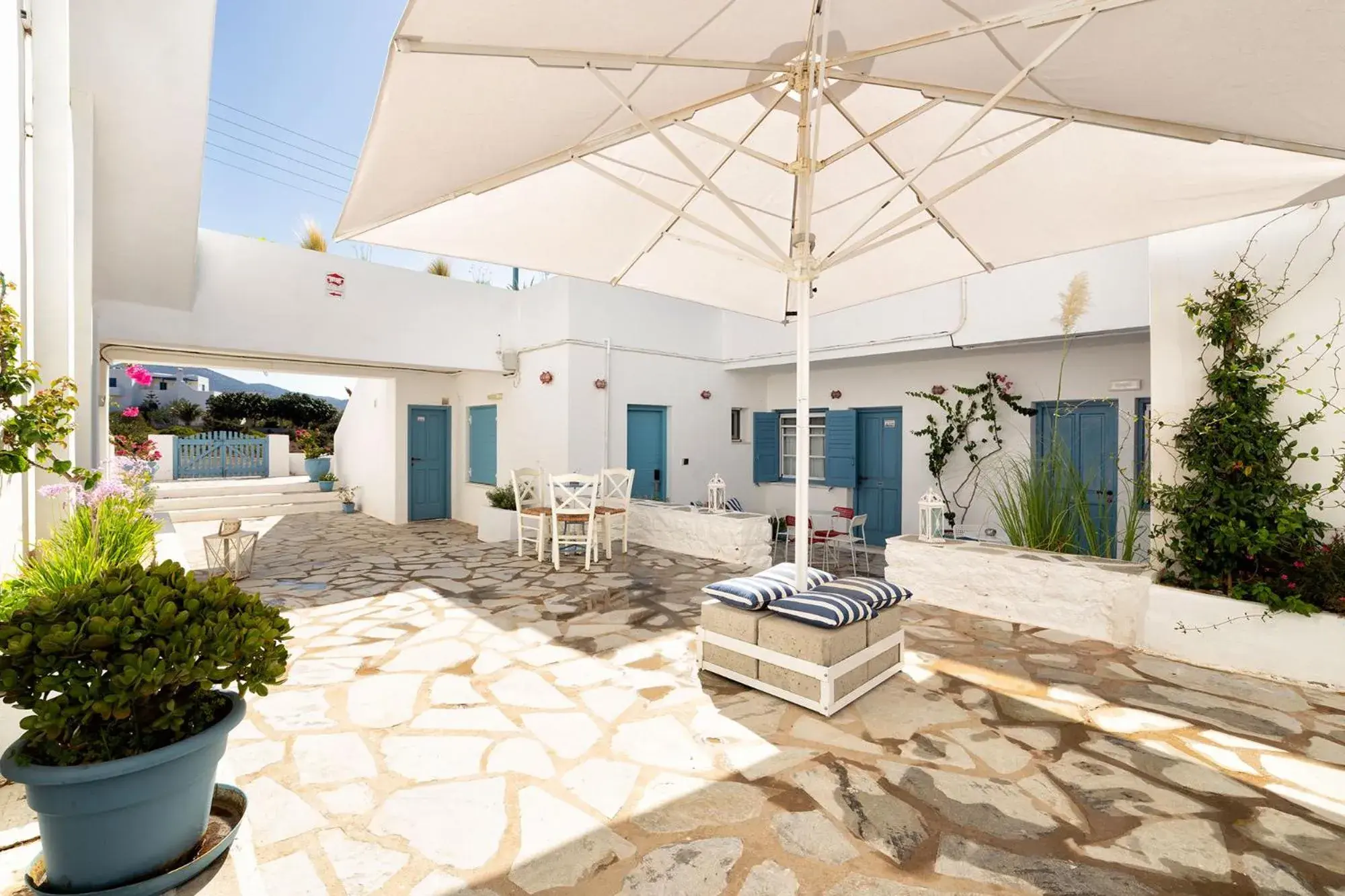 Facade/entrance in Fivos Apartments Facade/entrance in Fivos Apartments