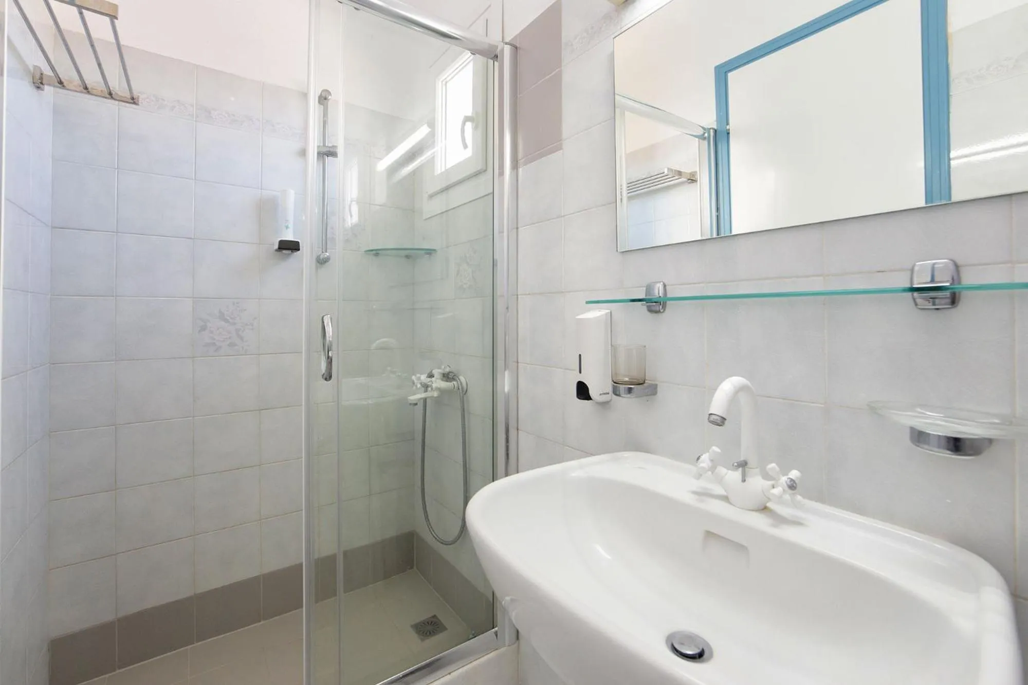 Shower in Fivos Apartments