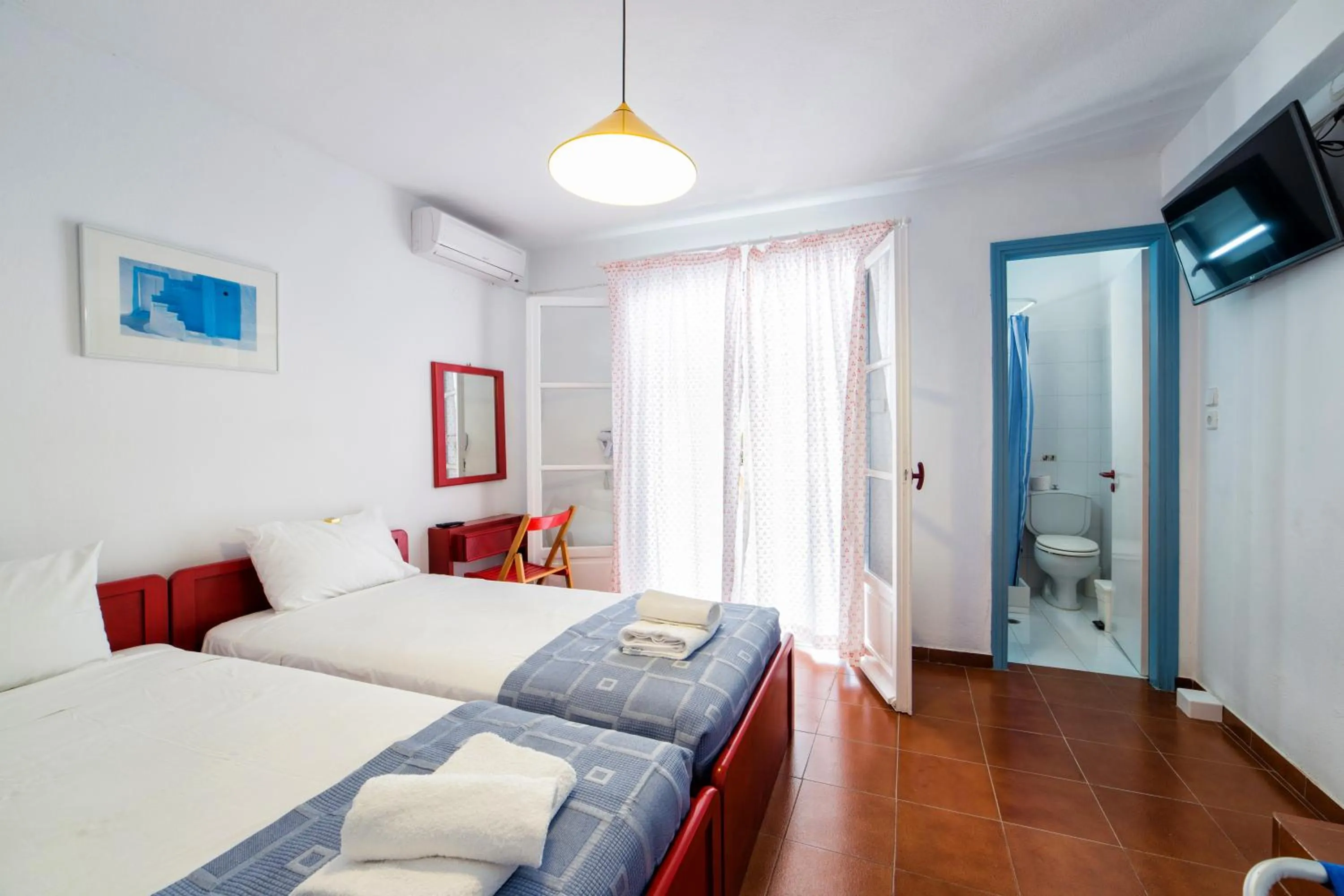 Bathroom, Bed in Fivos Apartments