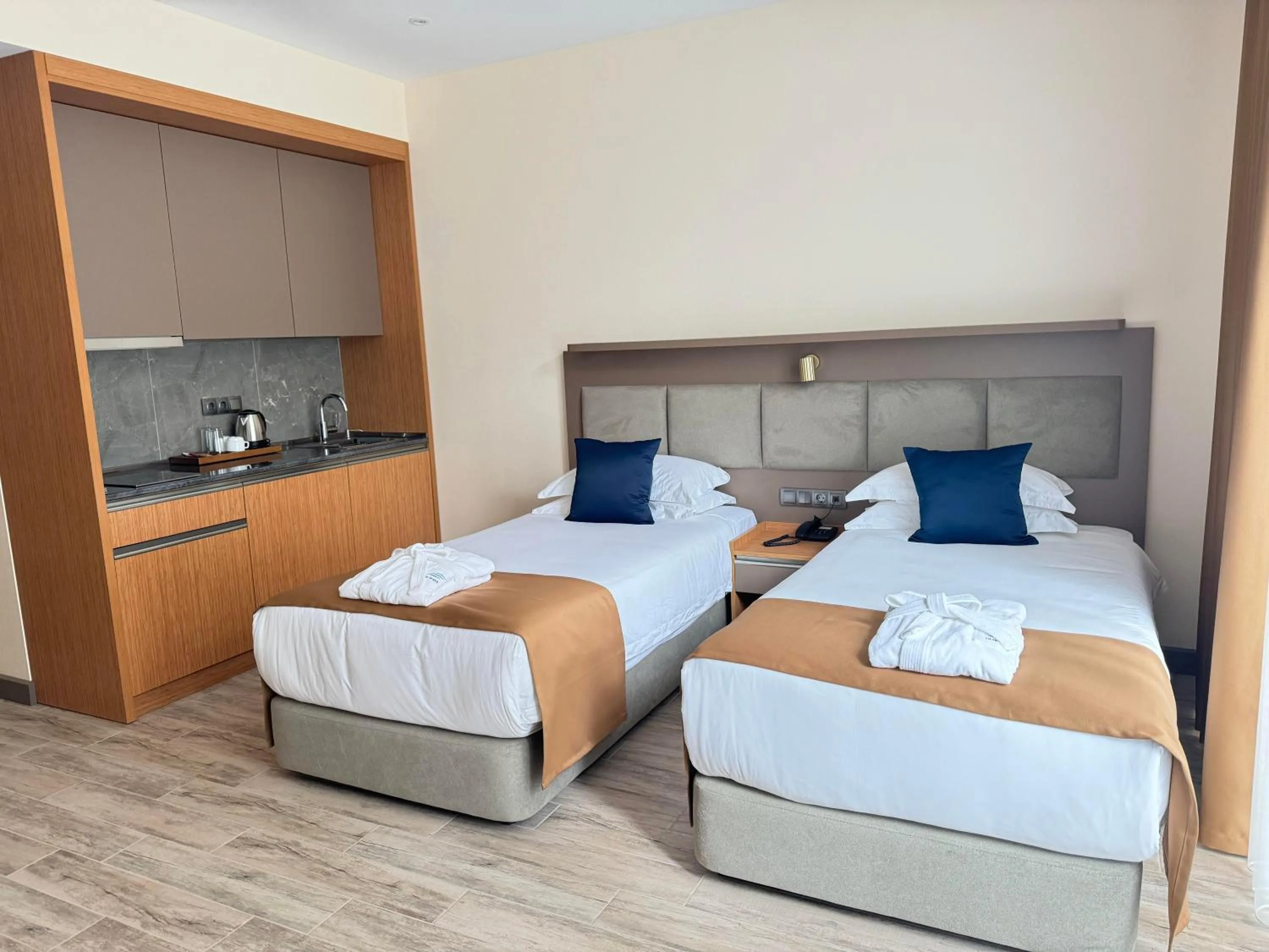 City view, Bed in New Wave Apart-Hotel