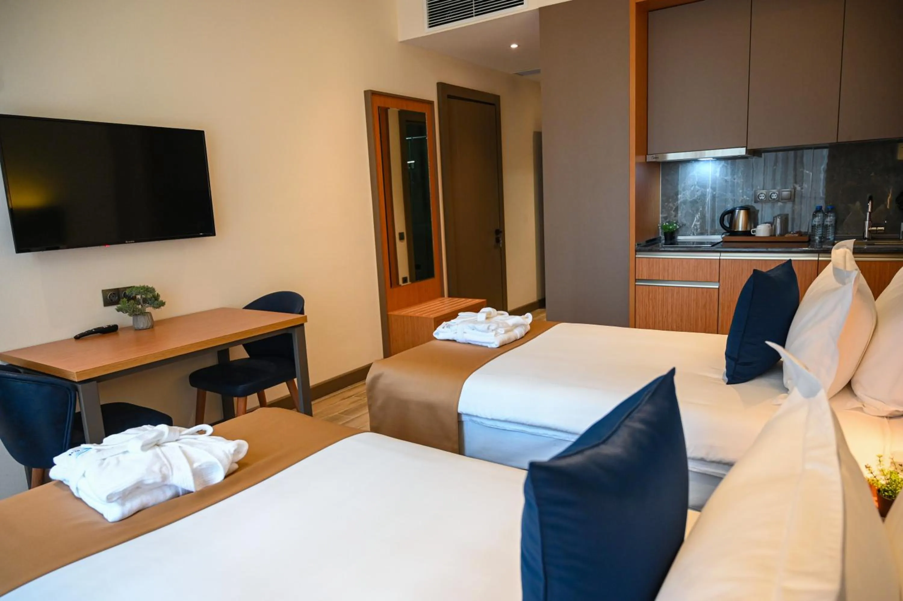 City view, Bed in New Wave Apart-Hotel