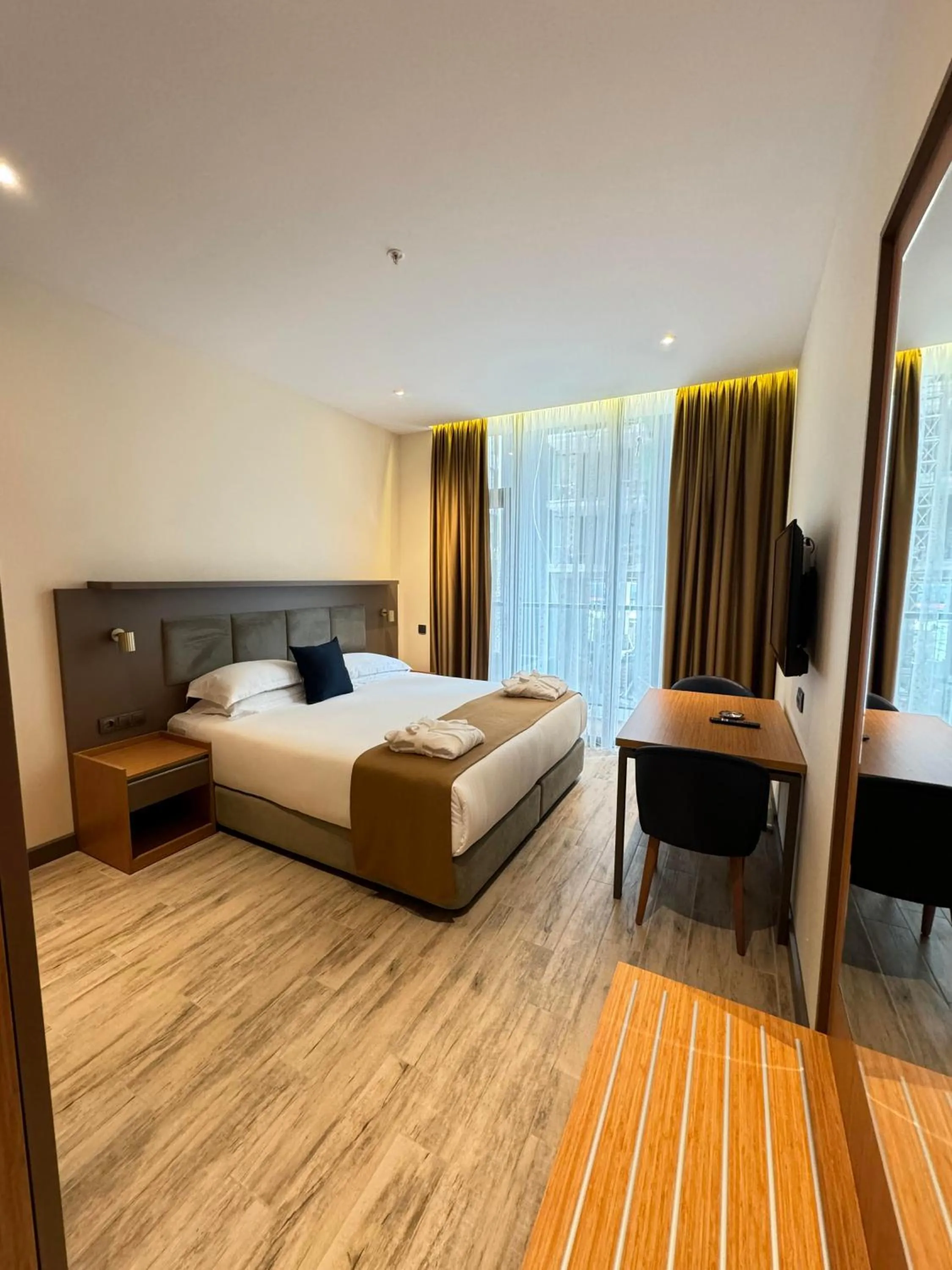 City view, Bed in New Wave Apart-Hotel