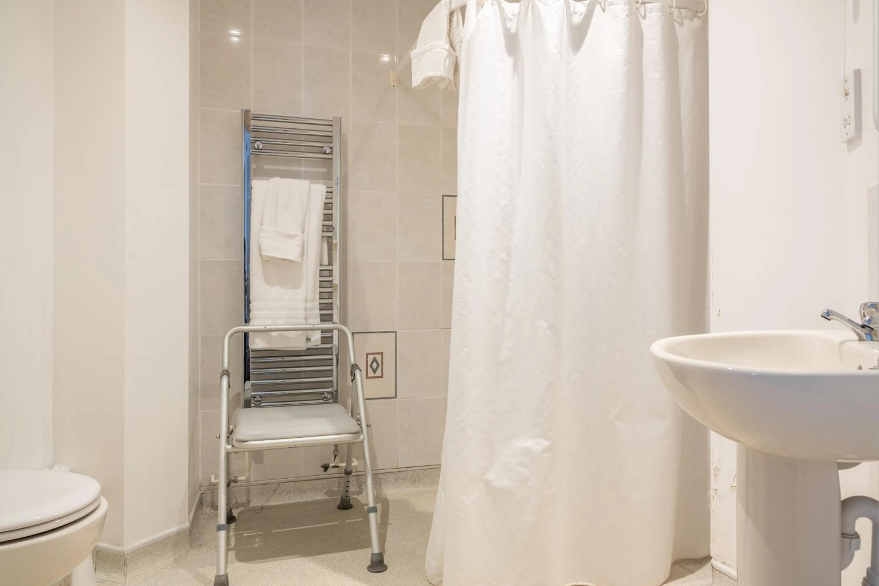 Bathroom in The Lordleaze Hotel And Restaurant