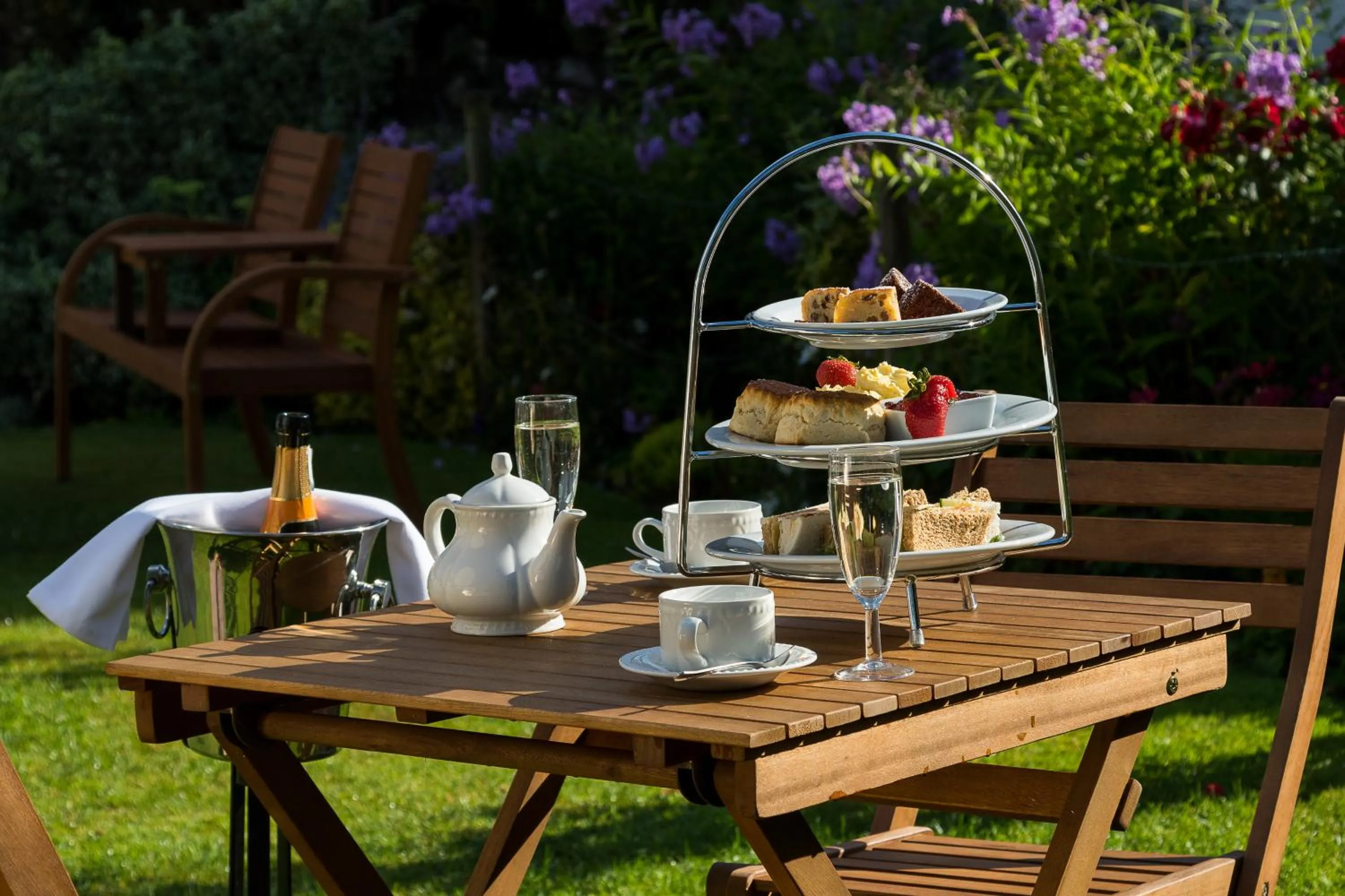 Food and drinks in The Lordleaze Hotel And Restaurant