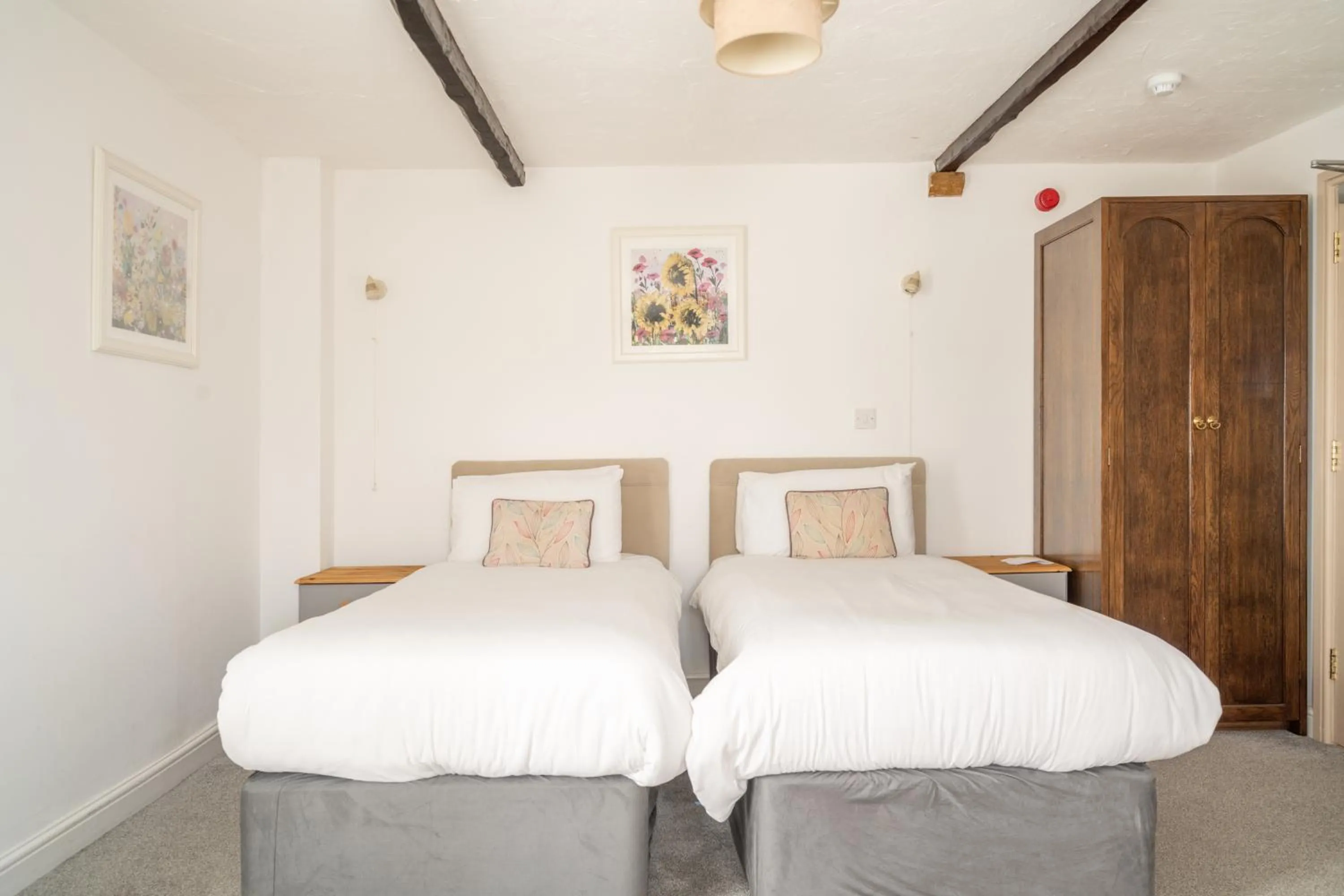 Photo of the whole room, Bed in The Lordleaze Hotel And Restaurant