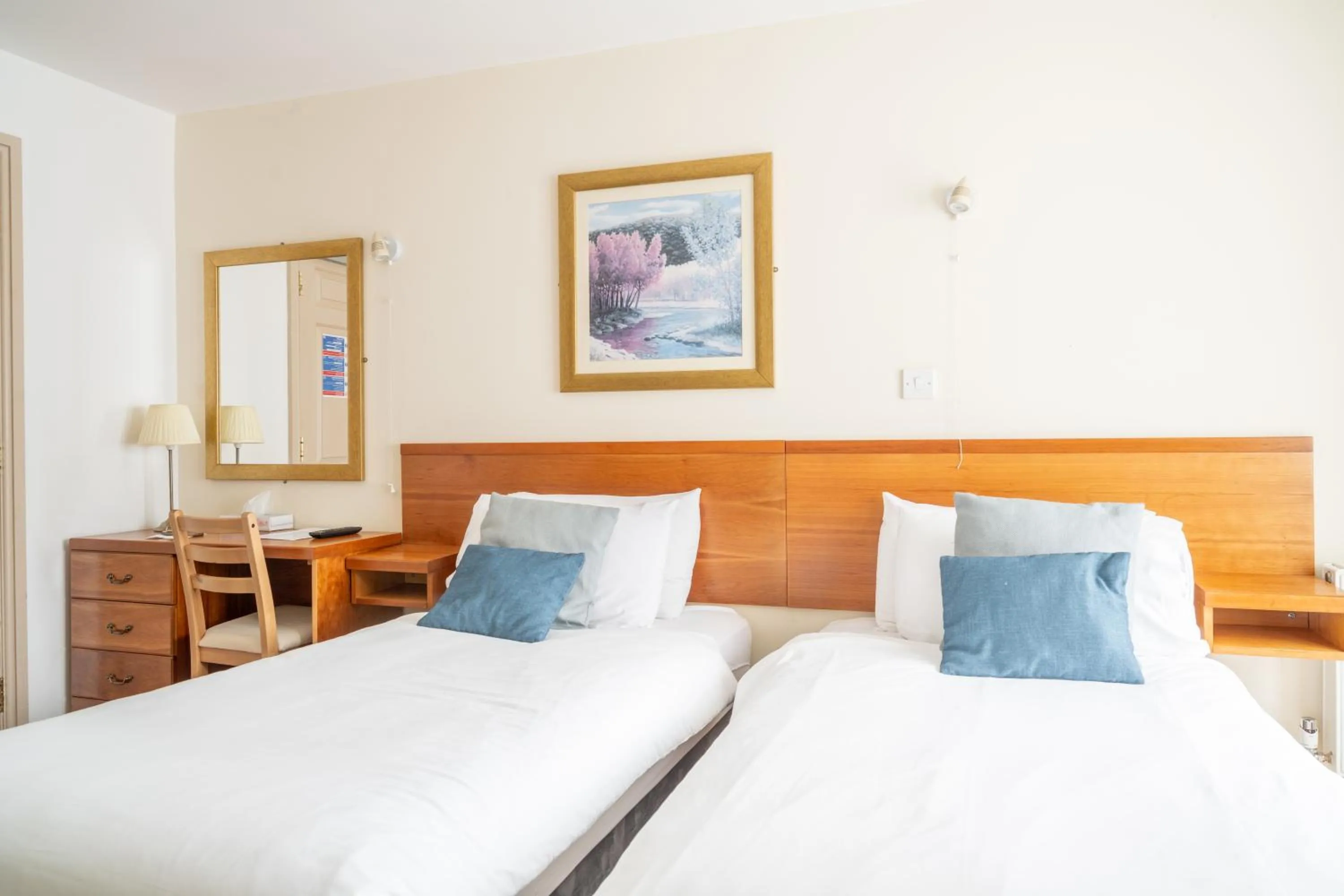 Bedroom, Bed in The Lordleaze Hotel And Restaurant