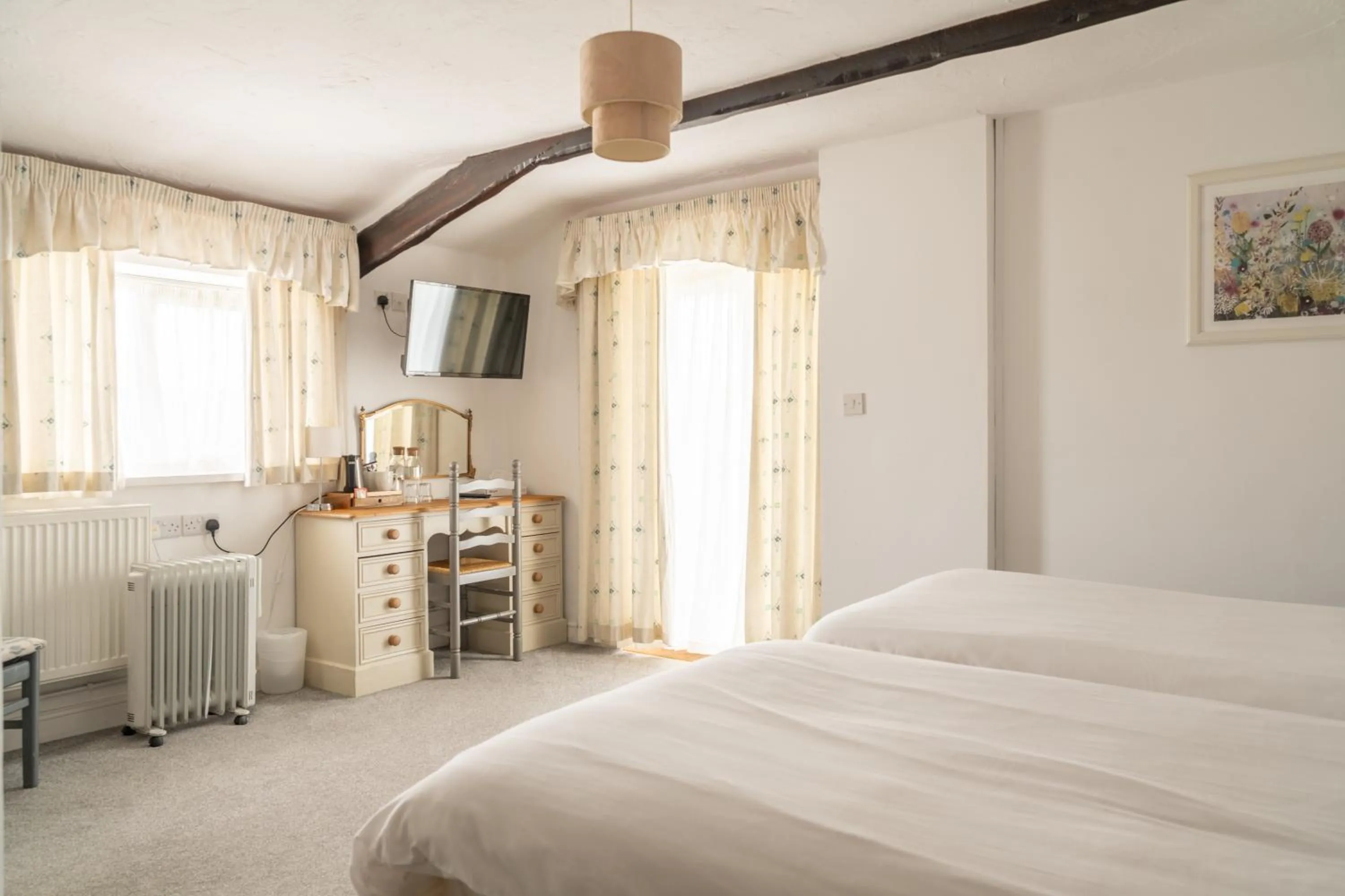 TV and multimedia, Bed in The Lordleaze Hotel And Restaurant